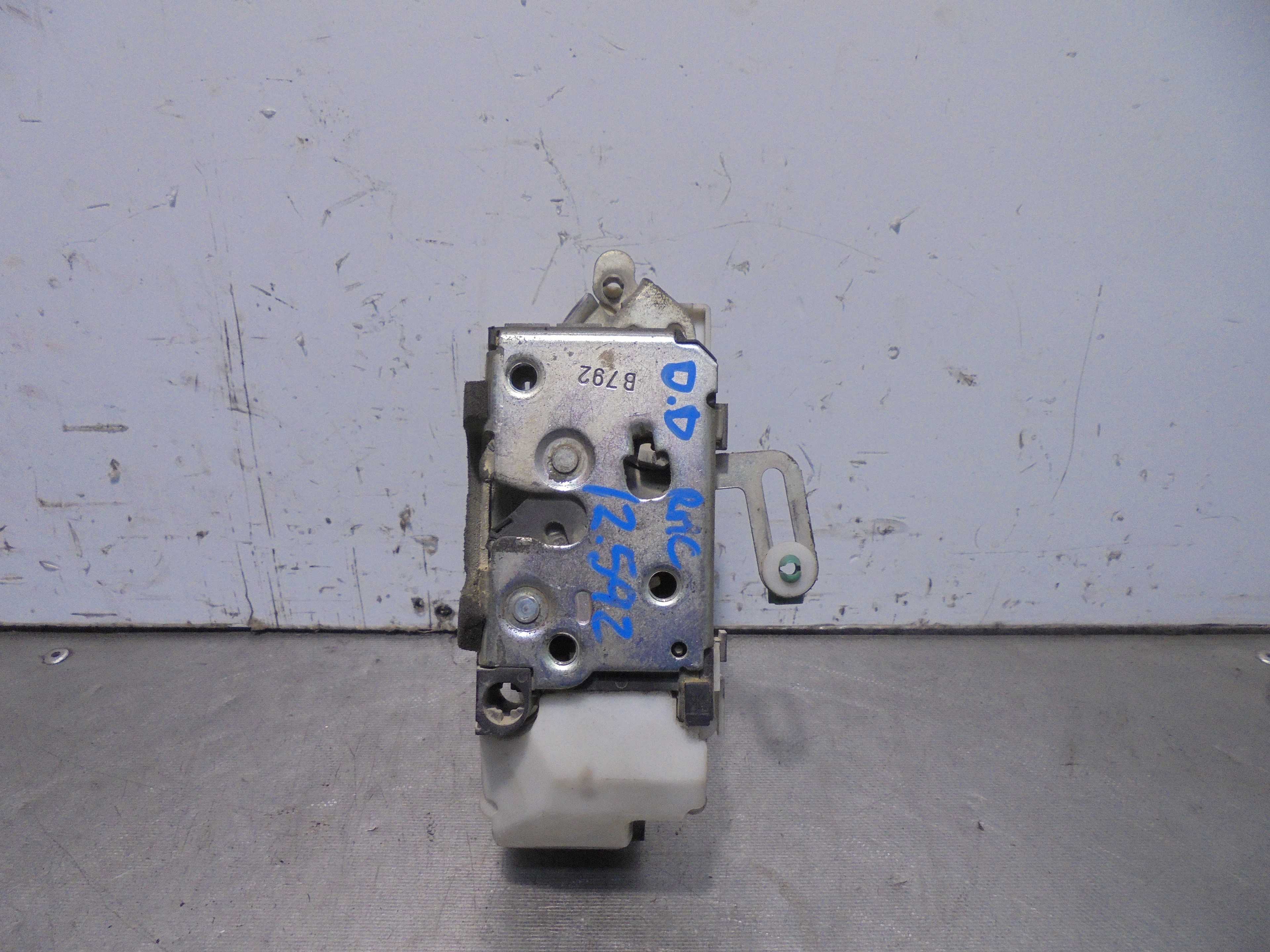 Recambio de cerradura puerta delantera derecha para fiat punto berlina (188) 1.2 8v referencia OEM IAM   