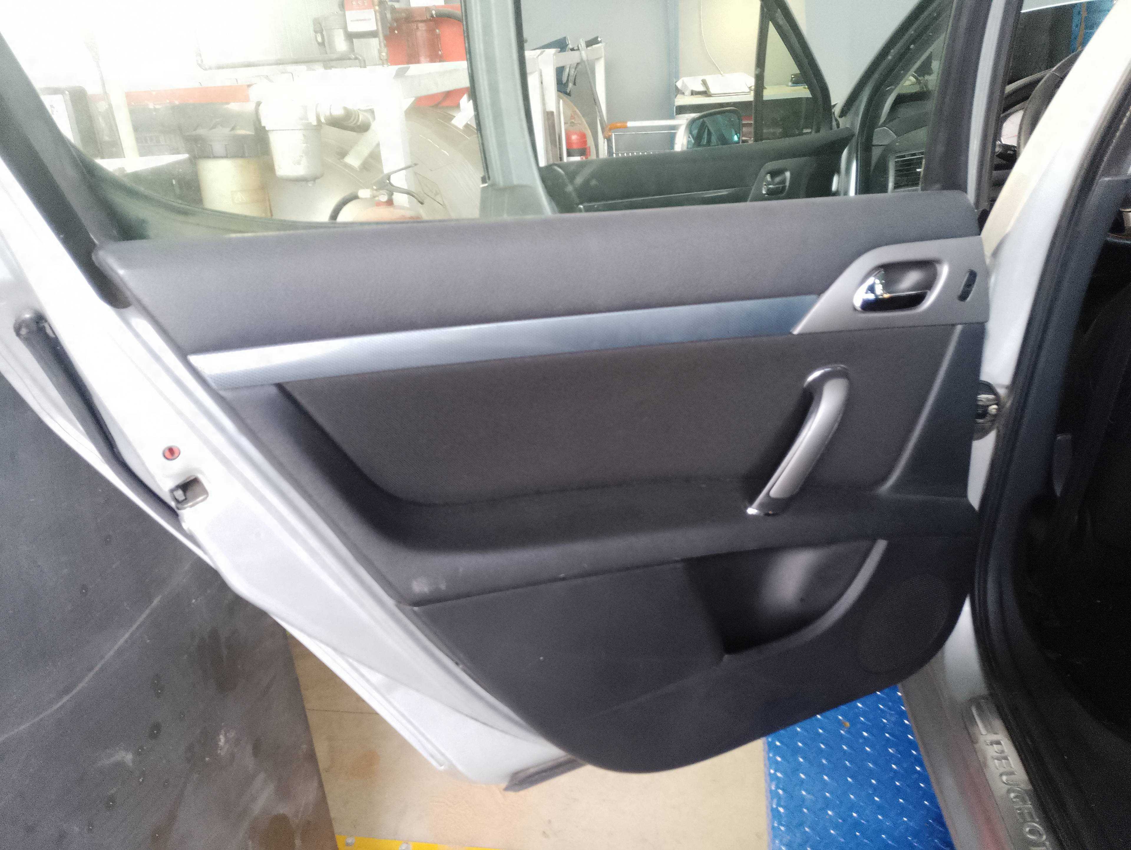 Recambio de guarnecido puerta trasera izquierda para peugeot 407 st confort referencia OEM IAM   