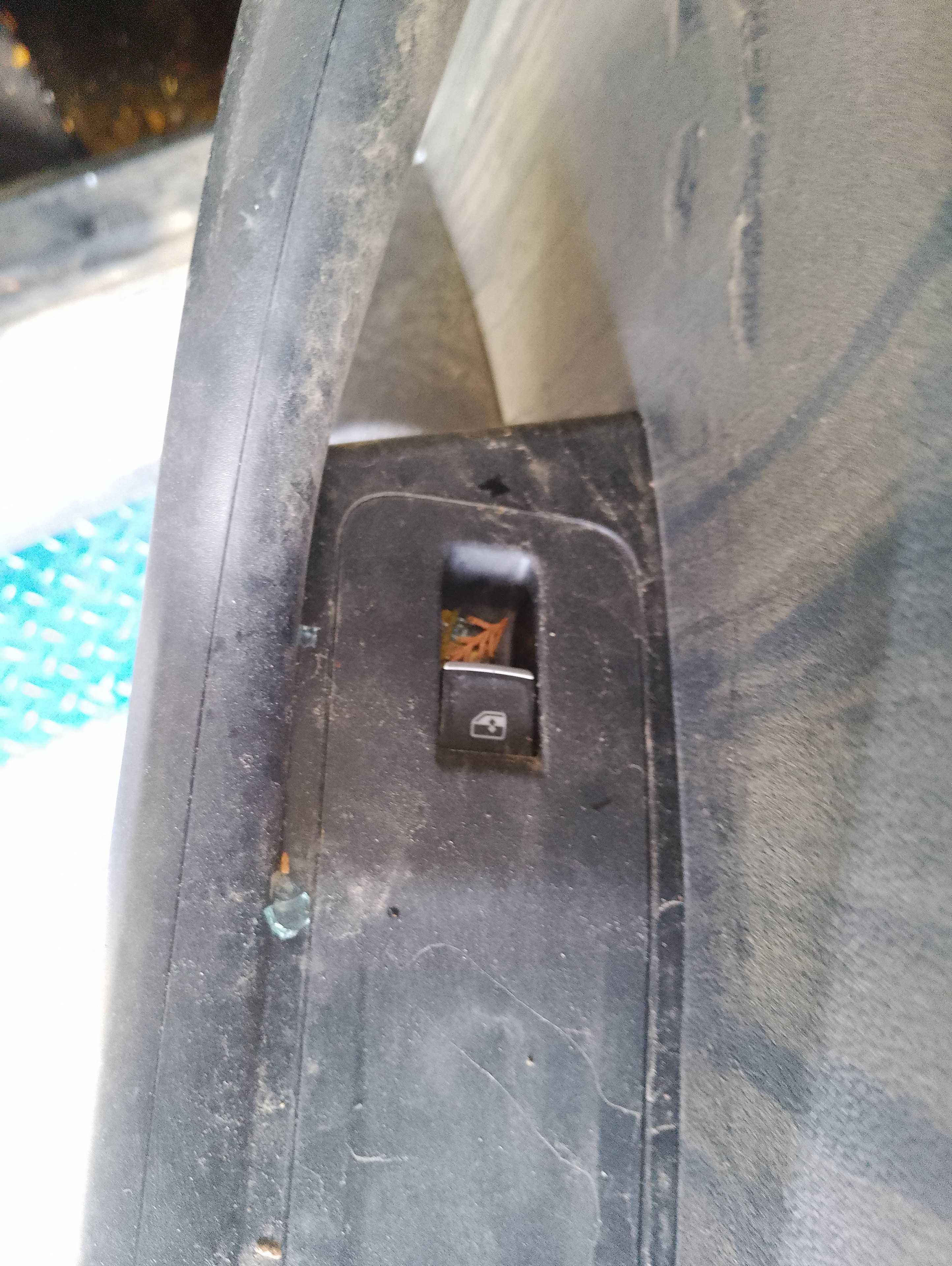 Recambio de mando elevalunas trasero derecho para volkswagen t-roc advance r-line referencia OEM IAM 2GA867256A  