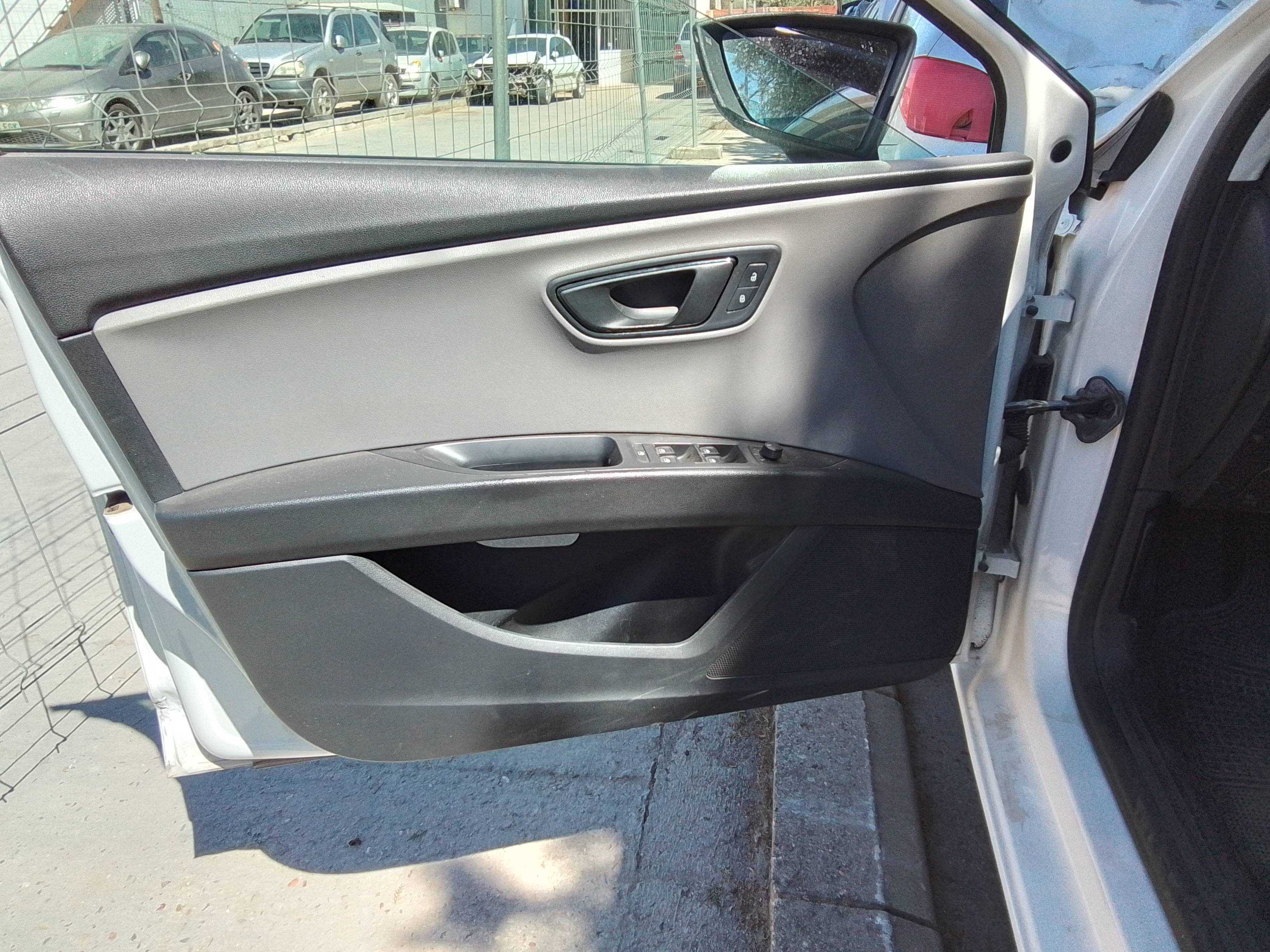 Recambio de guarnecido puerta delantera izquierda para seat leon st (5f8) reference referencia OEM IAM   