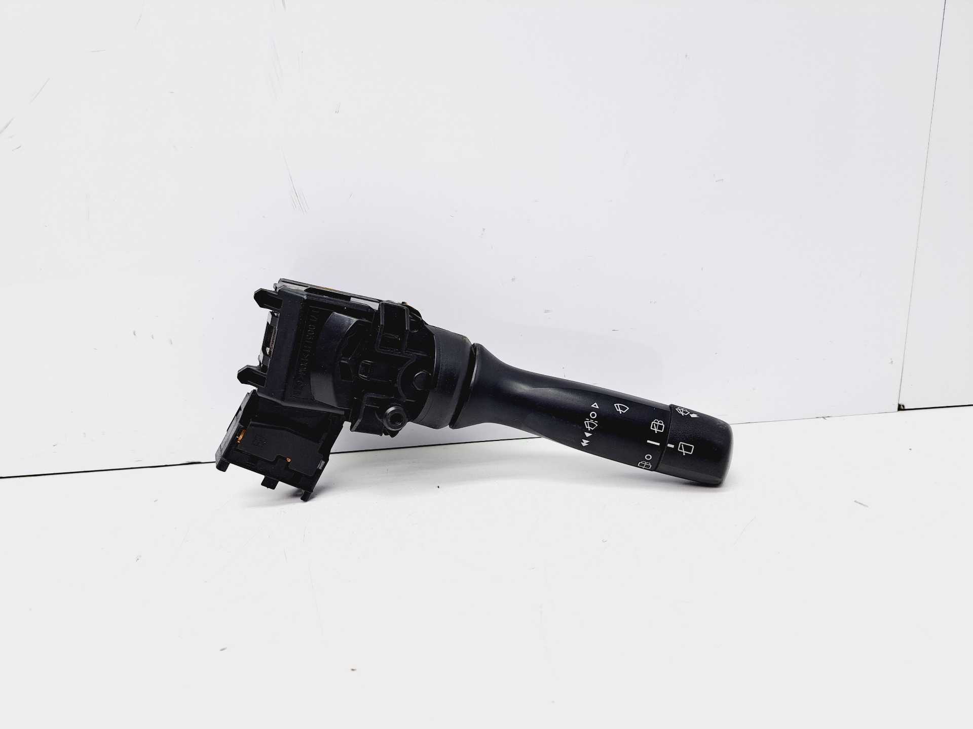 Recambio de mando limpia para toyota yaris 1.4 turbodiesel cat referencia OEM IAM   