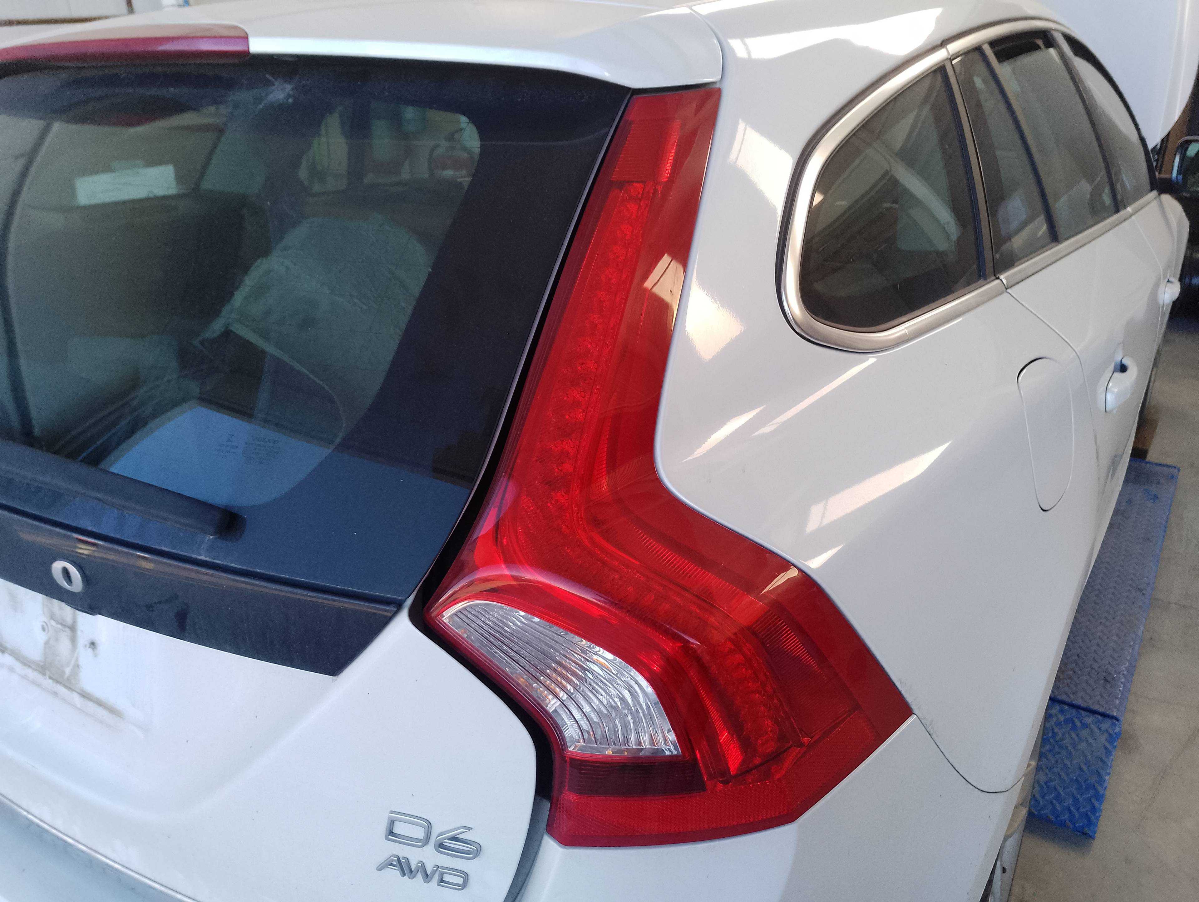 Recambio de piloto trasero derecho para volvo v60 kombi plug-in hybrid awd referencia OEM IAM   