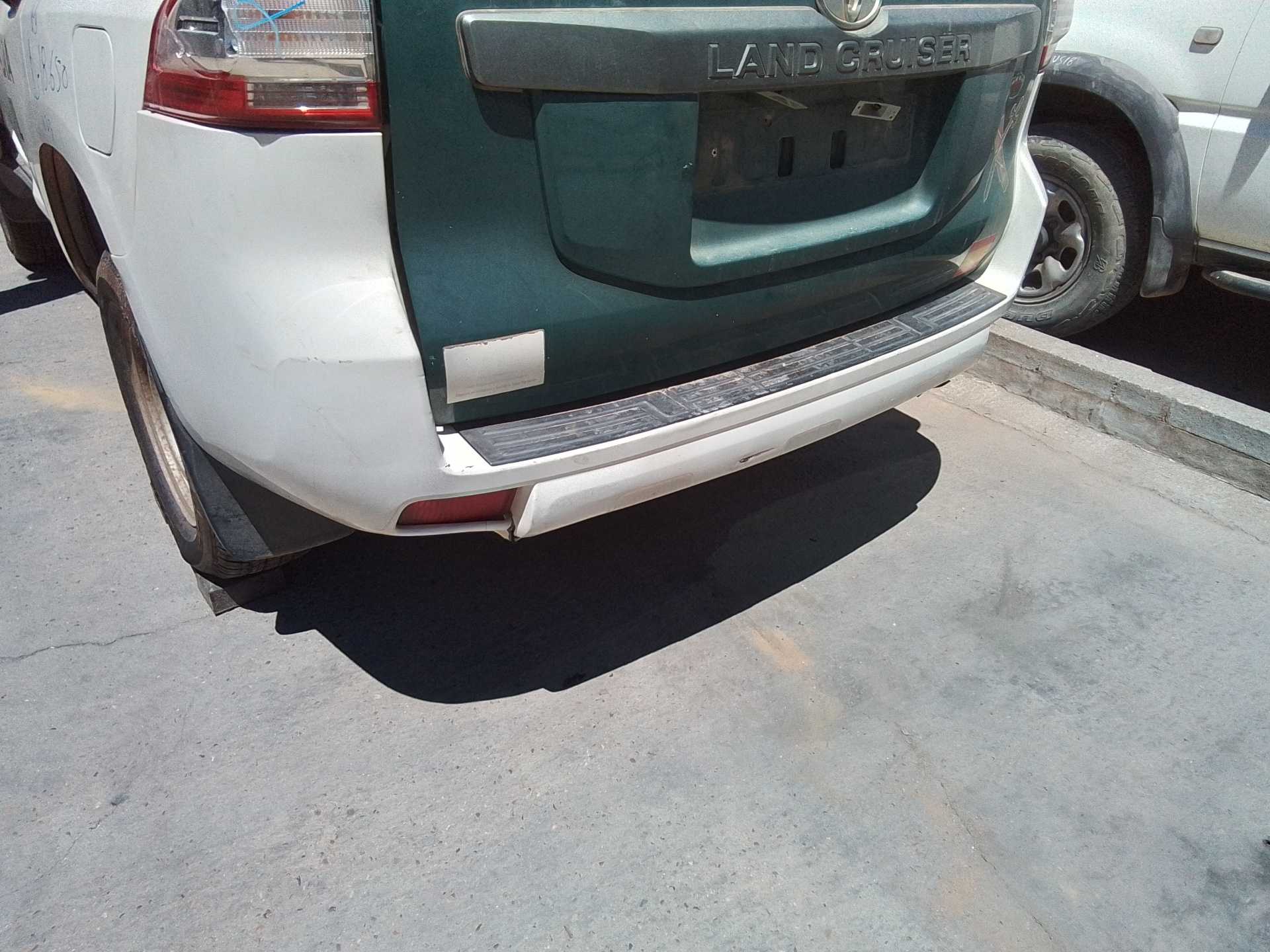 Recambio de paragolpes trasero para toyota land cruiser (j15) basis referencia OEM IAM   