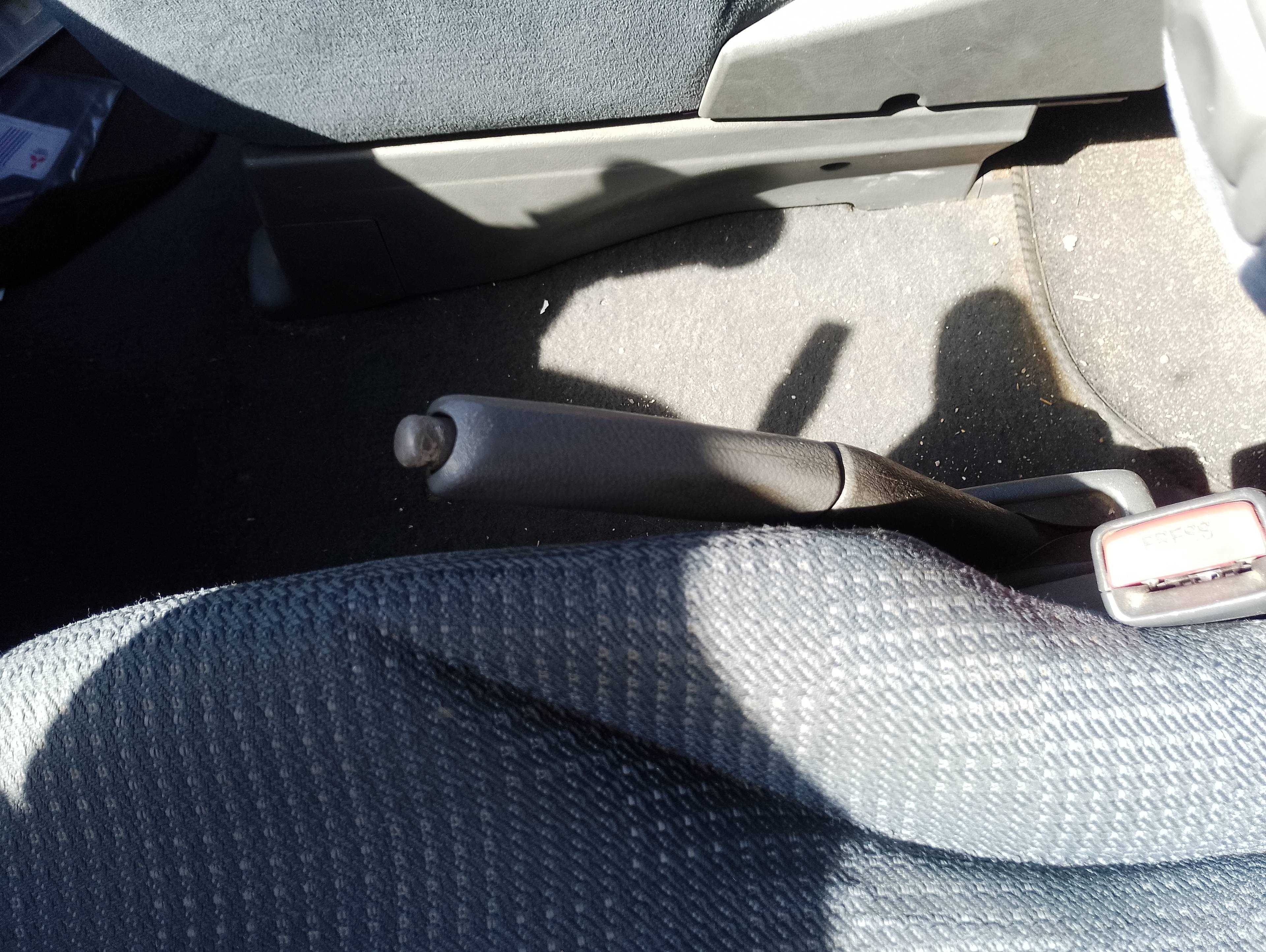 Recambio de palanca freno para mitsubishi space wagon (n80/n90) 2,4 glx referencia OEM IAM   