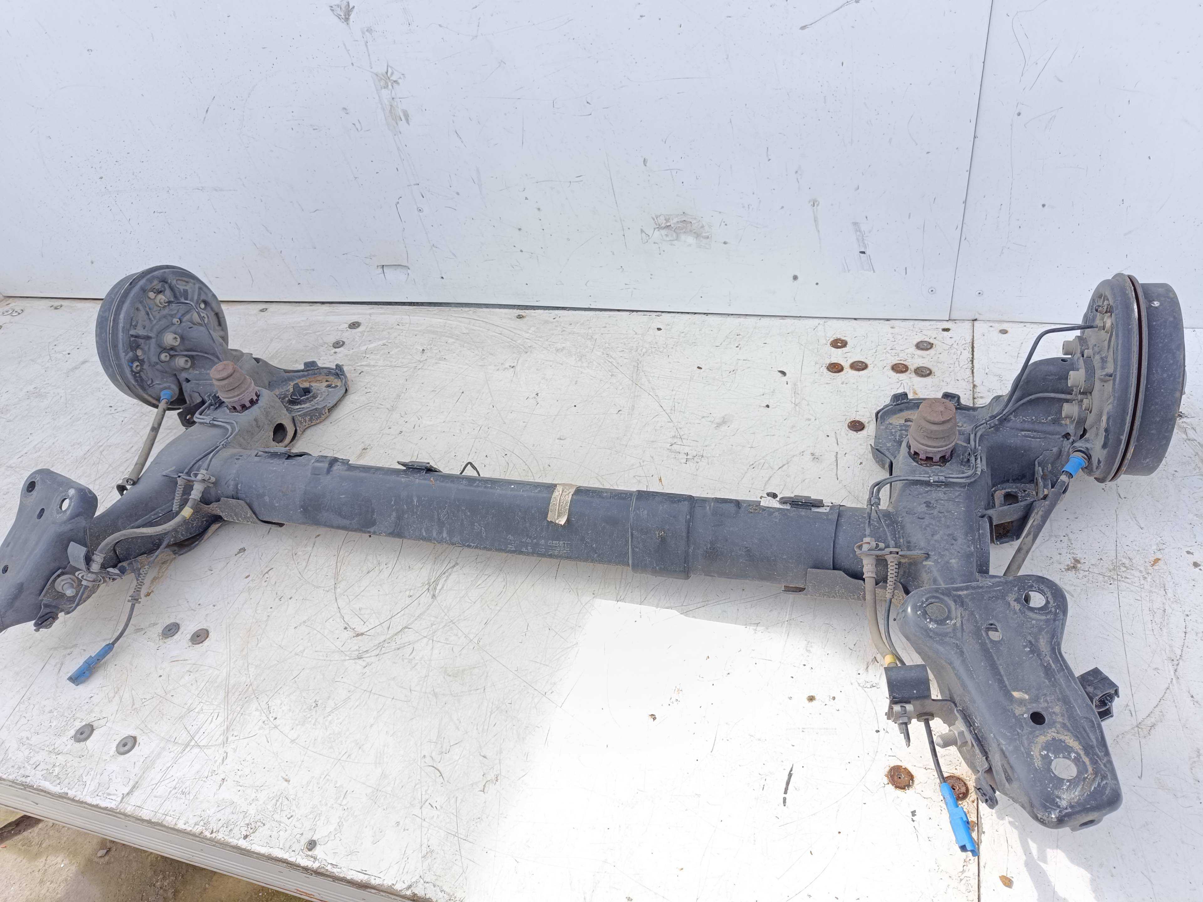 Recambio de puente trasero para peugeot 208 1.2 12v e-vti referencia OEM IAM   
