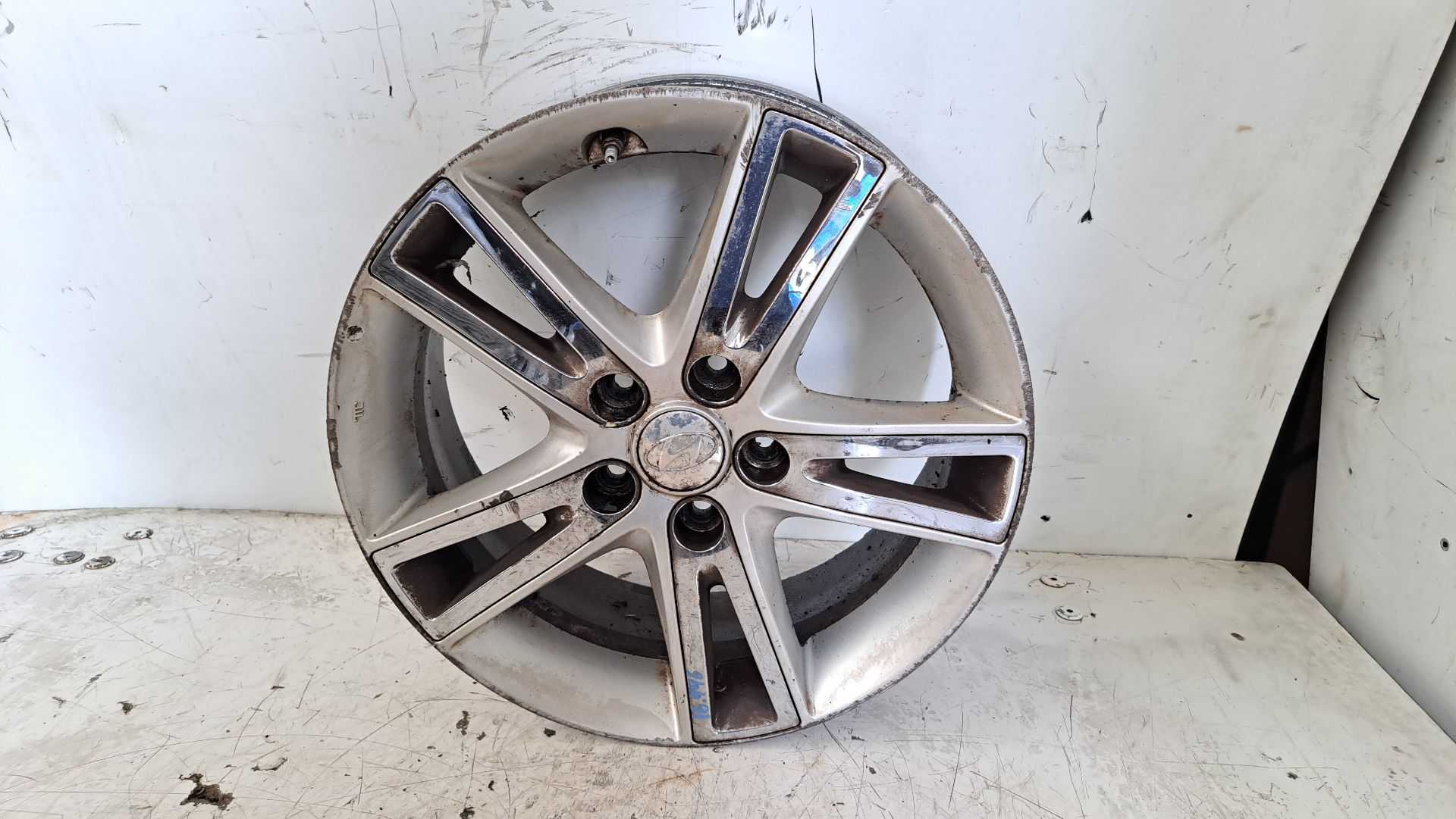 Recambio de llanta para hyundai i30 2.0 crdi cat referencia OEM IAM r17 529102l360 