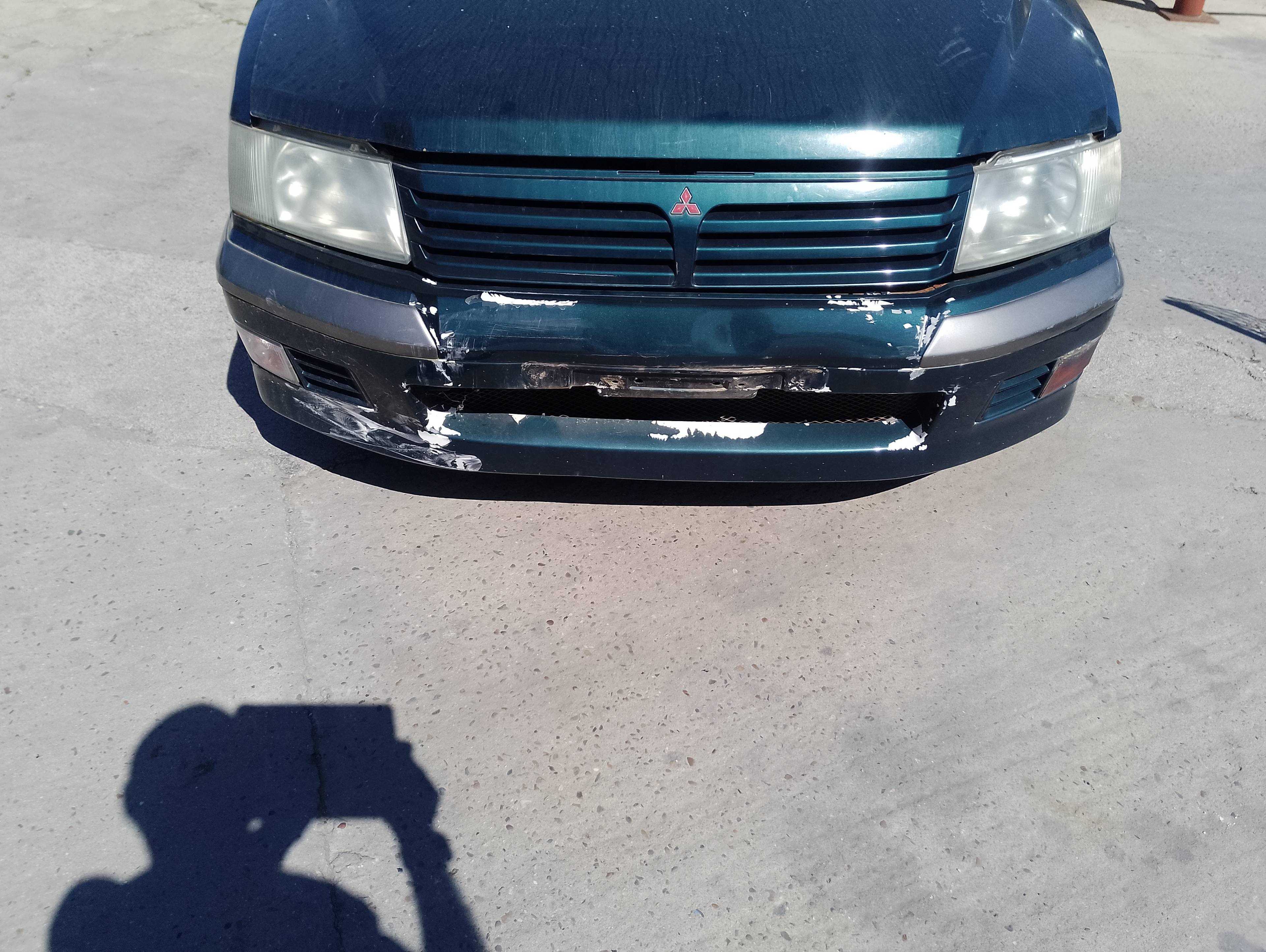 Recambio de paragolpes delantero para mitsubishi space wagon (n80/n90) 2,4 glx referencia OEM IAM   