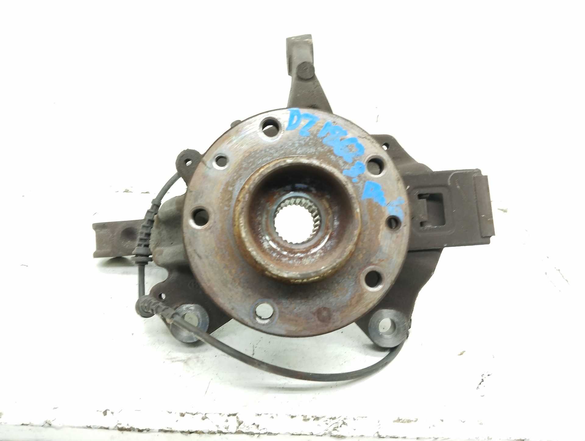 Recambio de mangueta delantera izquierda para renault megane iii berlina 5 p 1.2 16v referencia OEM IAM  400150083R 