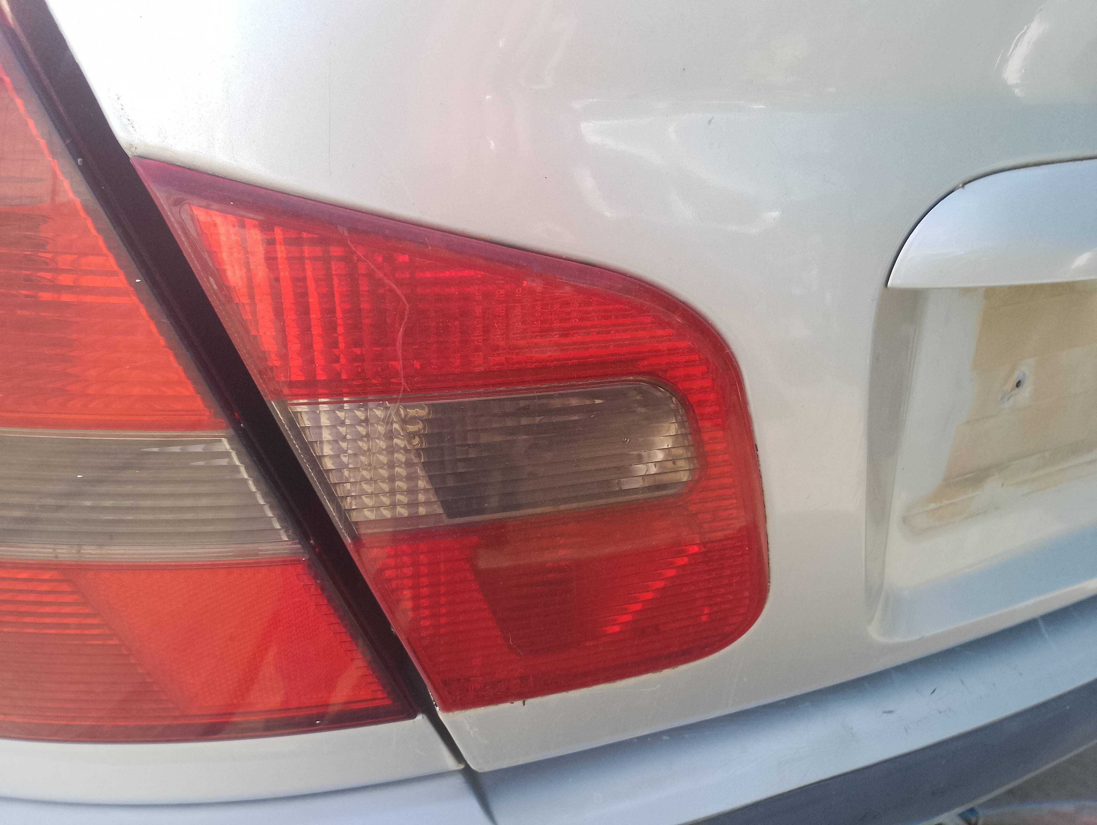 Recambio de piloto porton trasero izquierdo para mitsubishi carisma berlina 5 (da0) 1900 di-d avance referencia OEM IAM   