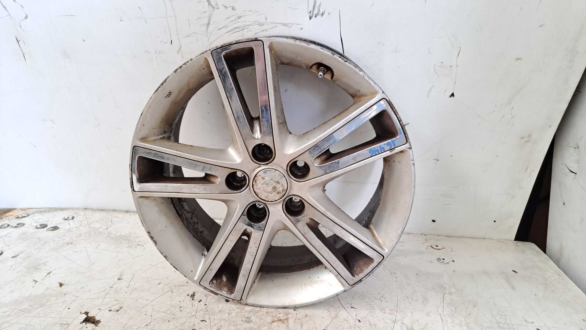 Recambio de llanta para hyundai i30 2.0 crdi cat referencia OEM IAM r17 529102l360 