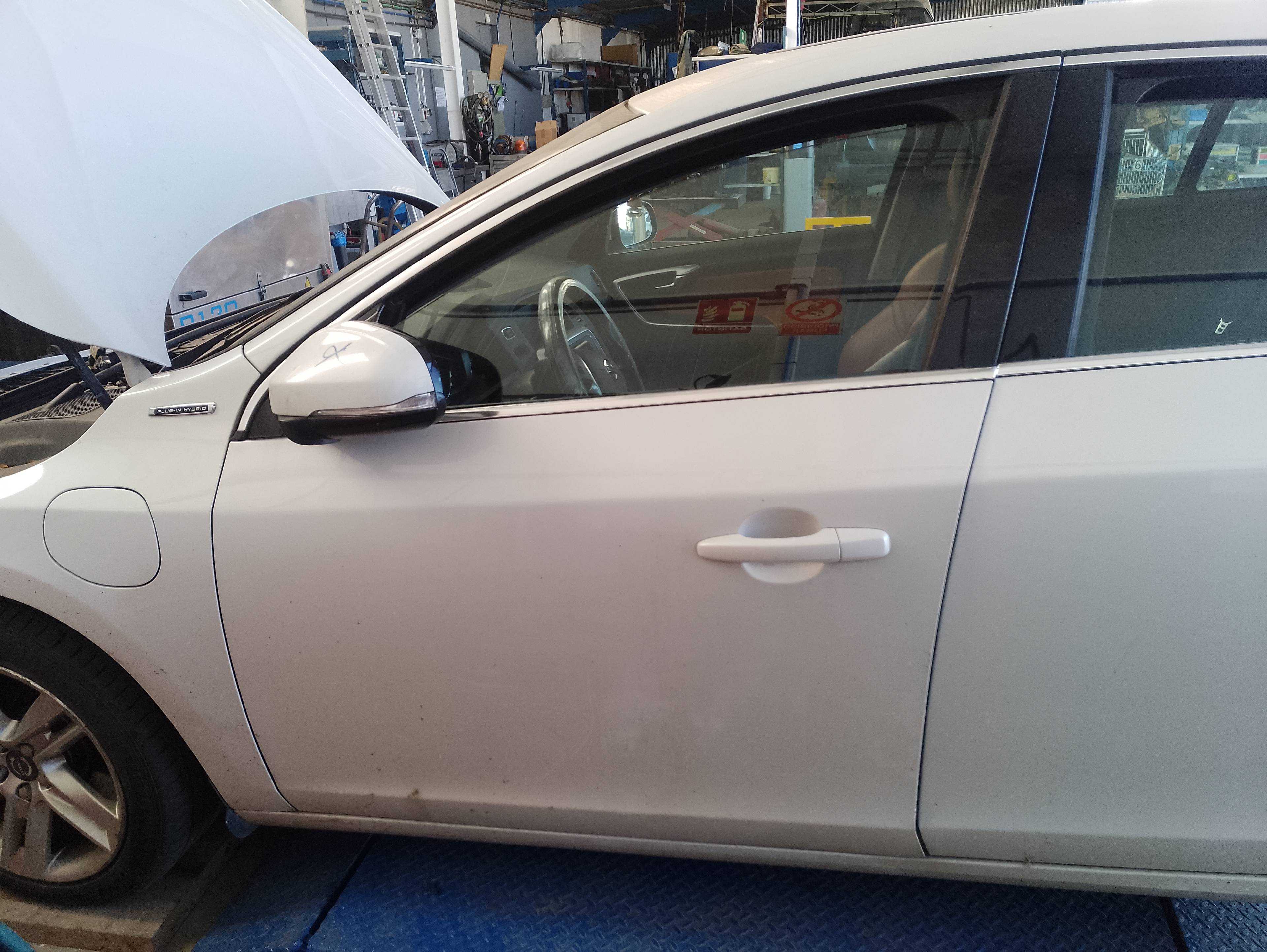 Recambio de puerta delantera izquierda para volvo v60 kombi plug-in hybrid awd referencia OEM IAM   