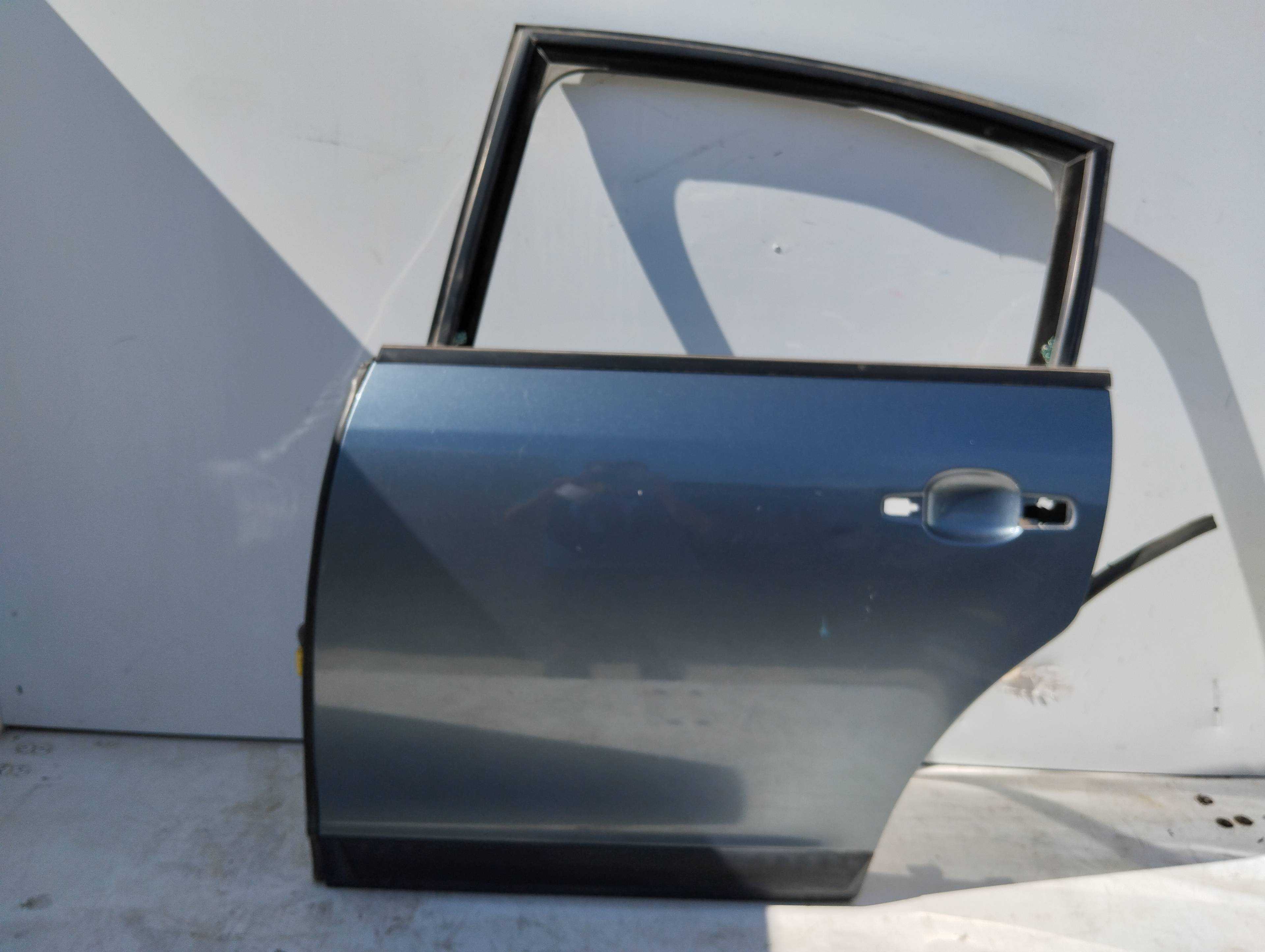 Recambio de puerta trasera izquierda para citroën c4 berlina exclusive referencia OEM IAM   