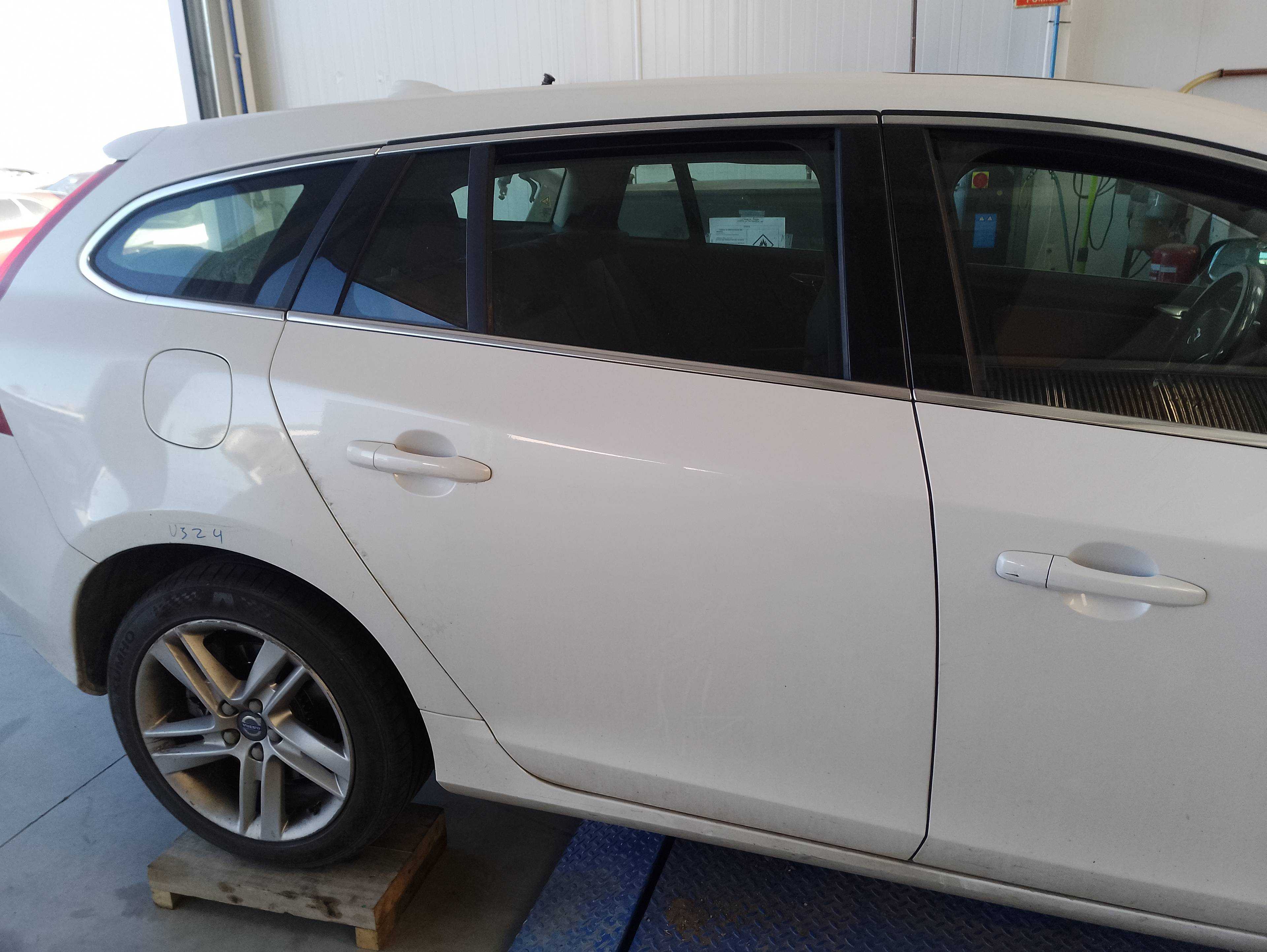Recambio de puerta trasera derecha para volvo v60 kombi plug-in hybrid awd referencia OEM IAM   