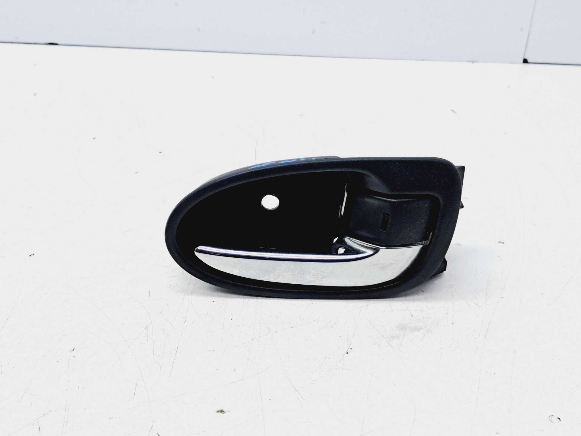 Recambio de maneta interior trasera derecha para toyota yaris 1.4 turbodiesel cat referencia OEM IAM 692050D90  