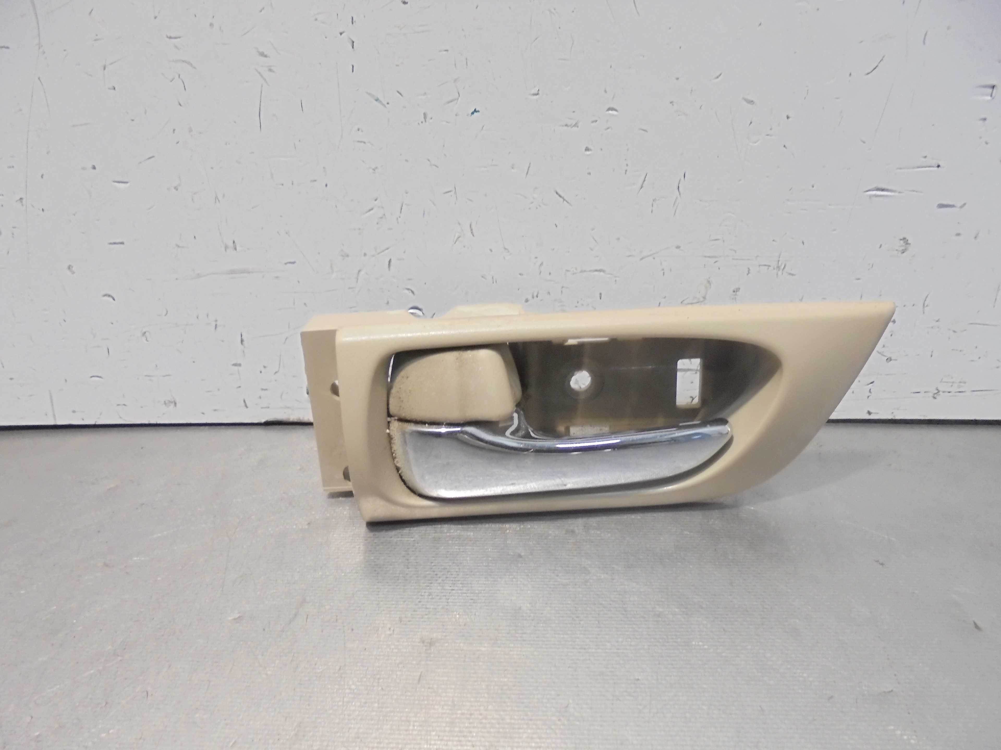 Recambio de maneta interior delantera izquierda para toyota land cruiser (j12) 3.0 turbodiesel referencia OEM IAM 69274494W0  