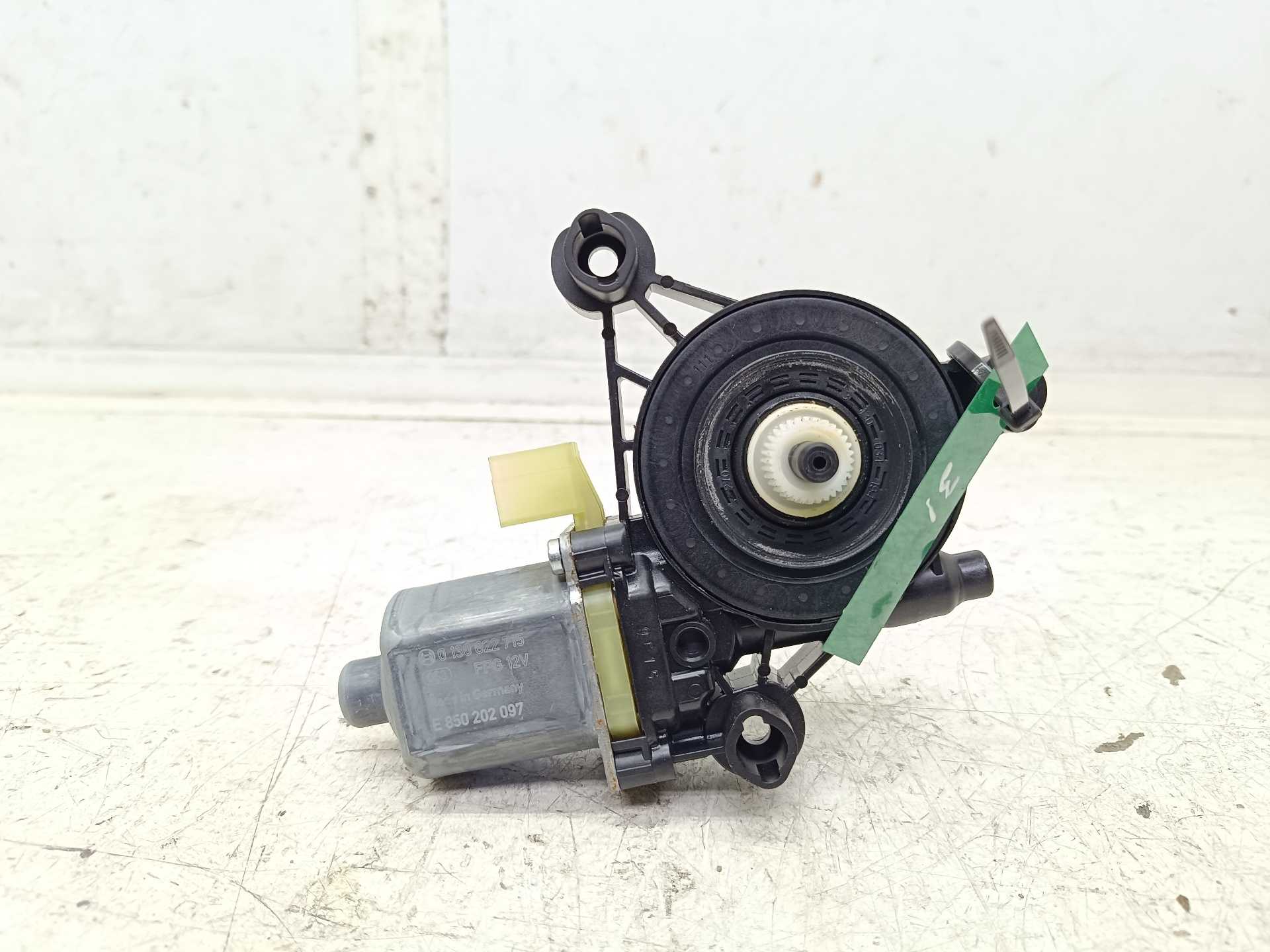 Recambio de motor elevalunas delantero derecho para volkswagen t-roc advance r-line referencia OEM IAM 5Q0959801A  