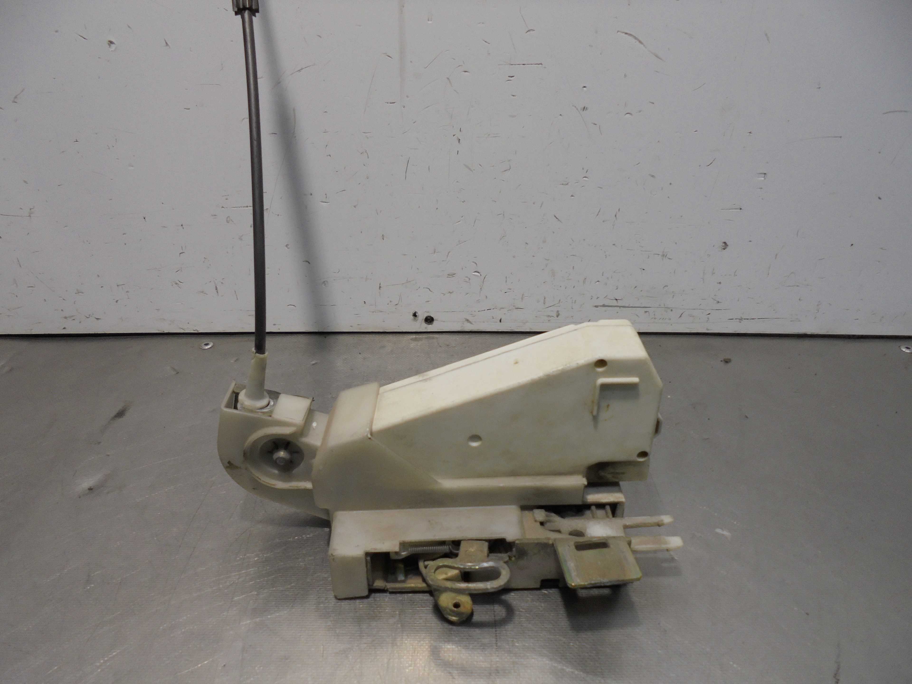 Recambio de cerradura puerta delantera derecha para ford mondeo berlina/familiar (fd) 1.8 turbodiesel referencia OEM IAM 93BG220