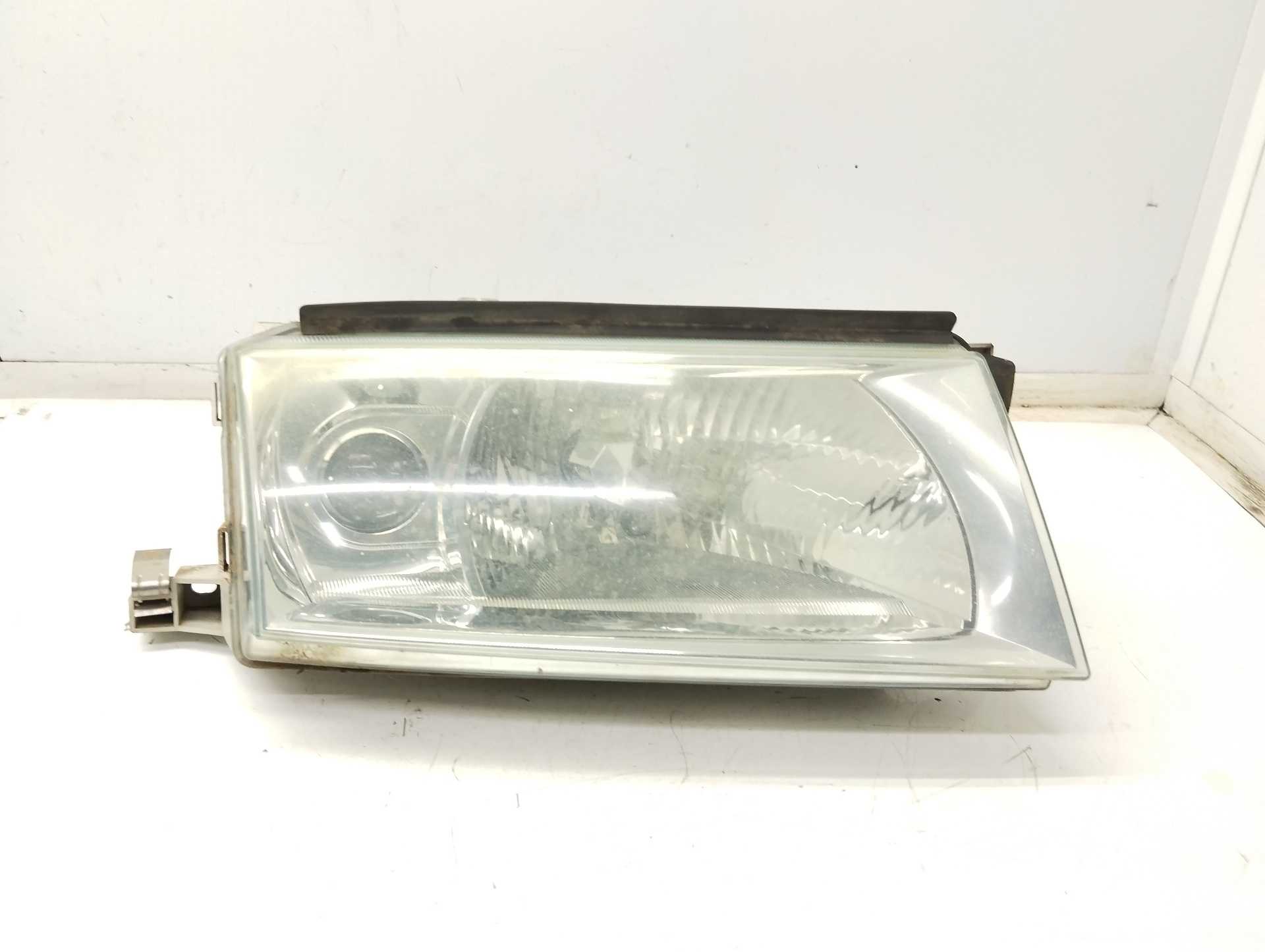 Recambio de faro derecho para skoda octavia berlina (1u2) ambiente referencia OEM IAM YU3X13005 1U1941016E 