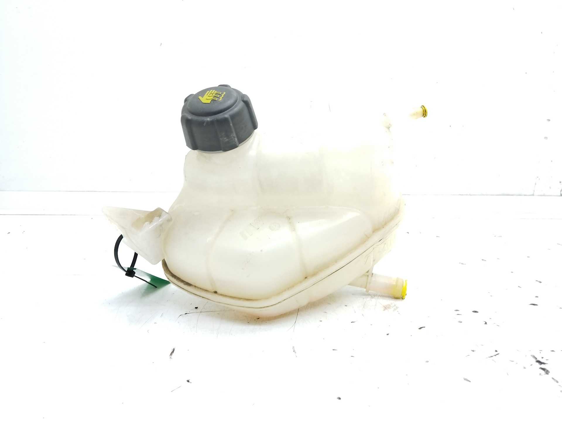 Recambio de deposito expansion para renault kadjar bose edition referencia OEM IAM 217114EA0A  
