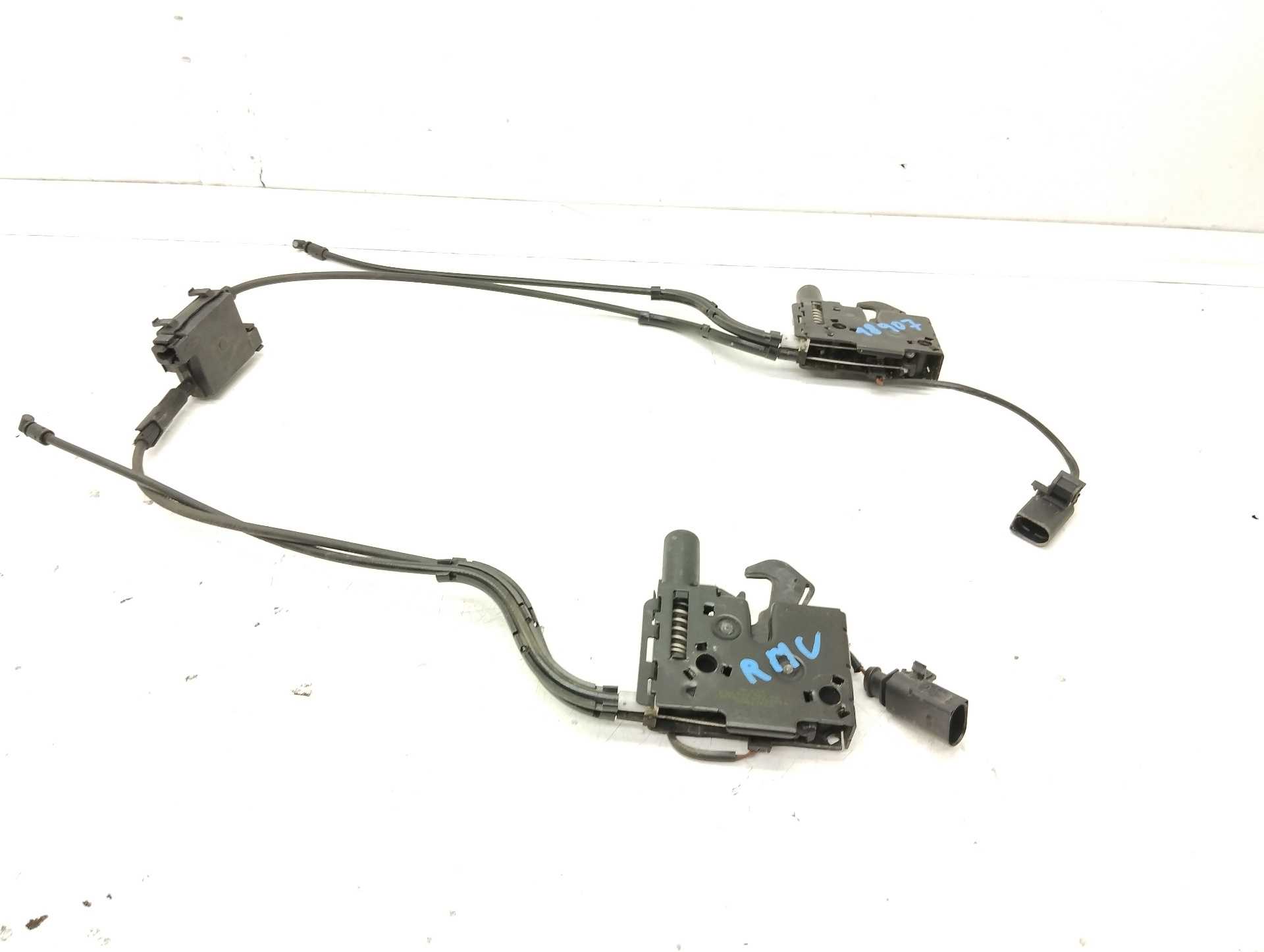 Recambio de cerradura capo para volkswagen t-roc (d11) basis referencia OEM IAM 2GA82350901S  
