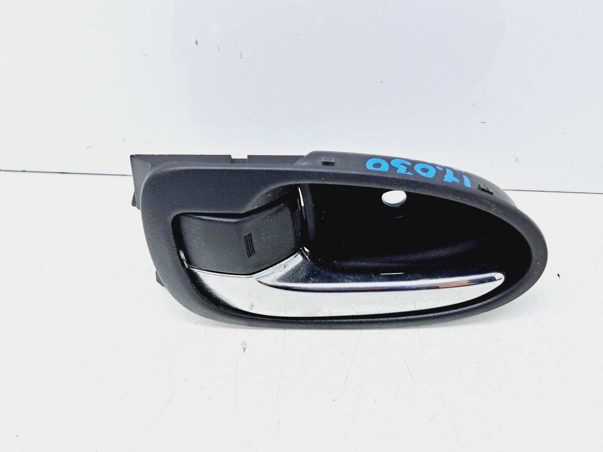 Recambio de maneta interior trasera izquierda para toyota yaris 1.4 turbodiesel cat referencia OEM IAM 692060D90  
