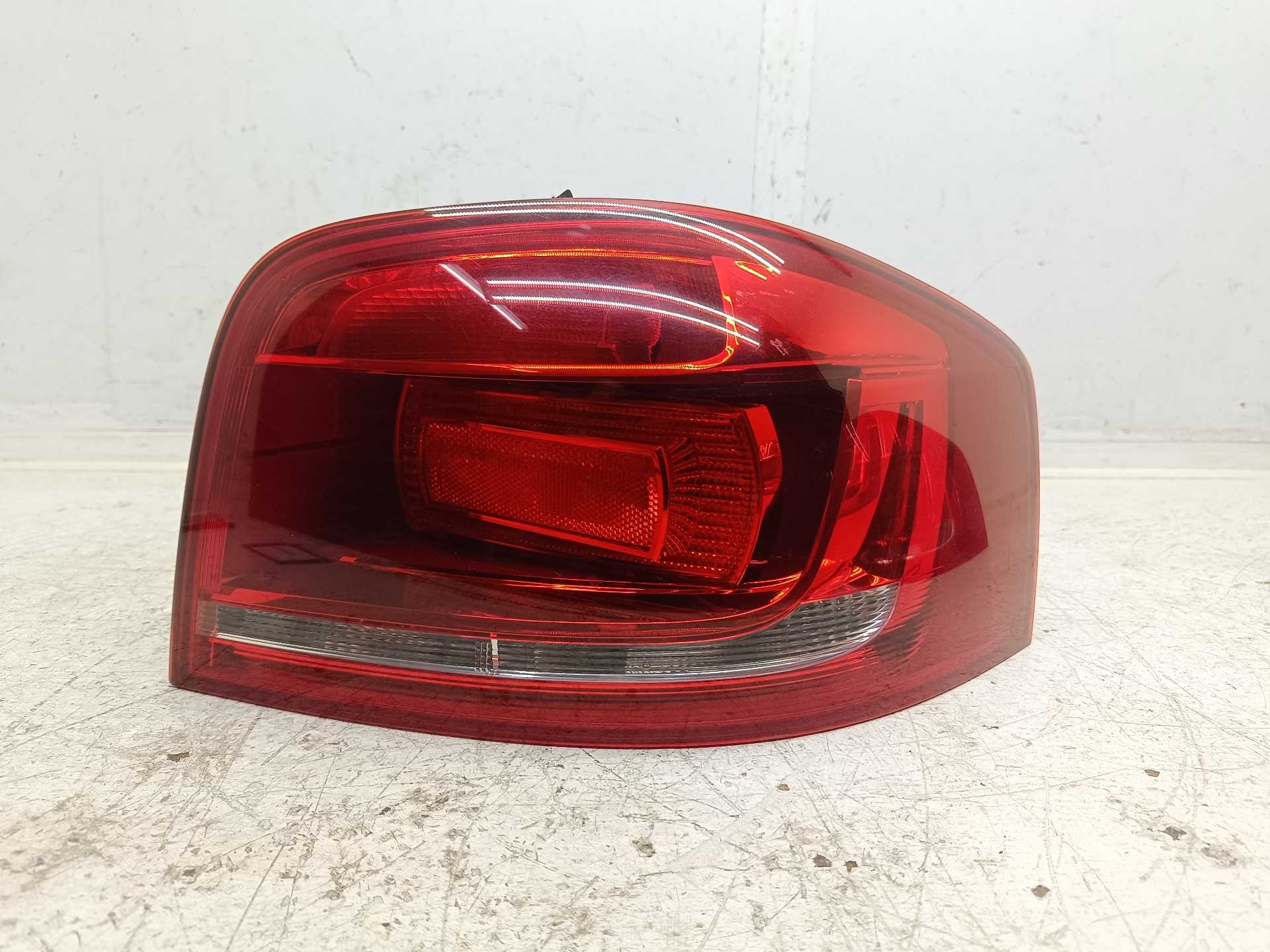 Recambio de piloto trasero derecho para audi a3 (8p) 1.9 tdi ambiente referencia OEM IAM 8P3945258  