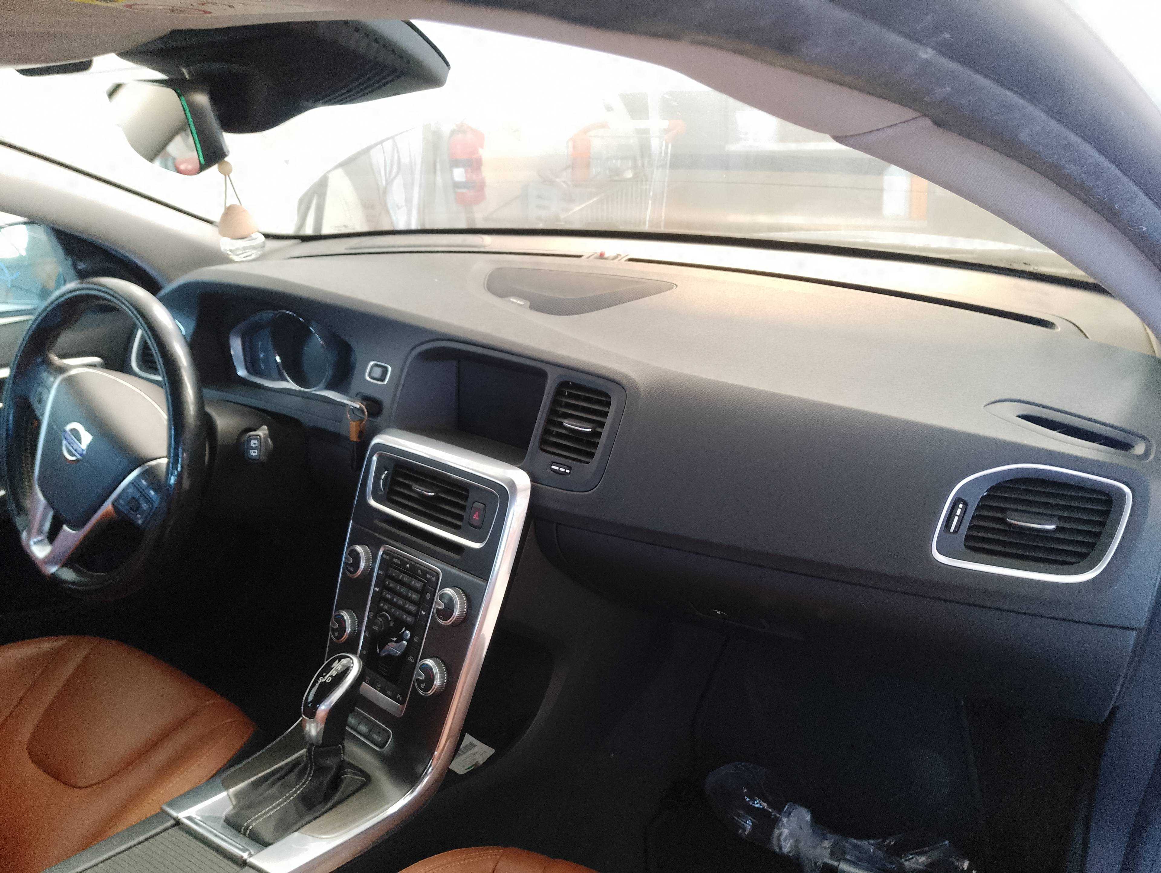 Recambio de salpicadero para volvo v60 kombi plug-in hybrid awd referencia OEM IAM   