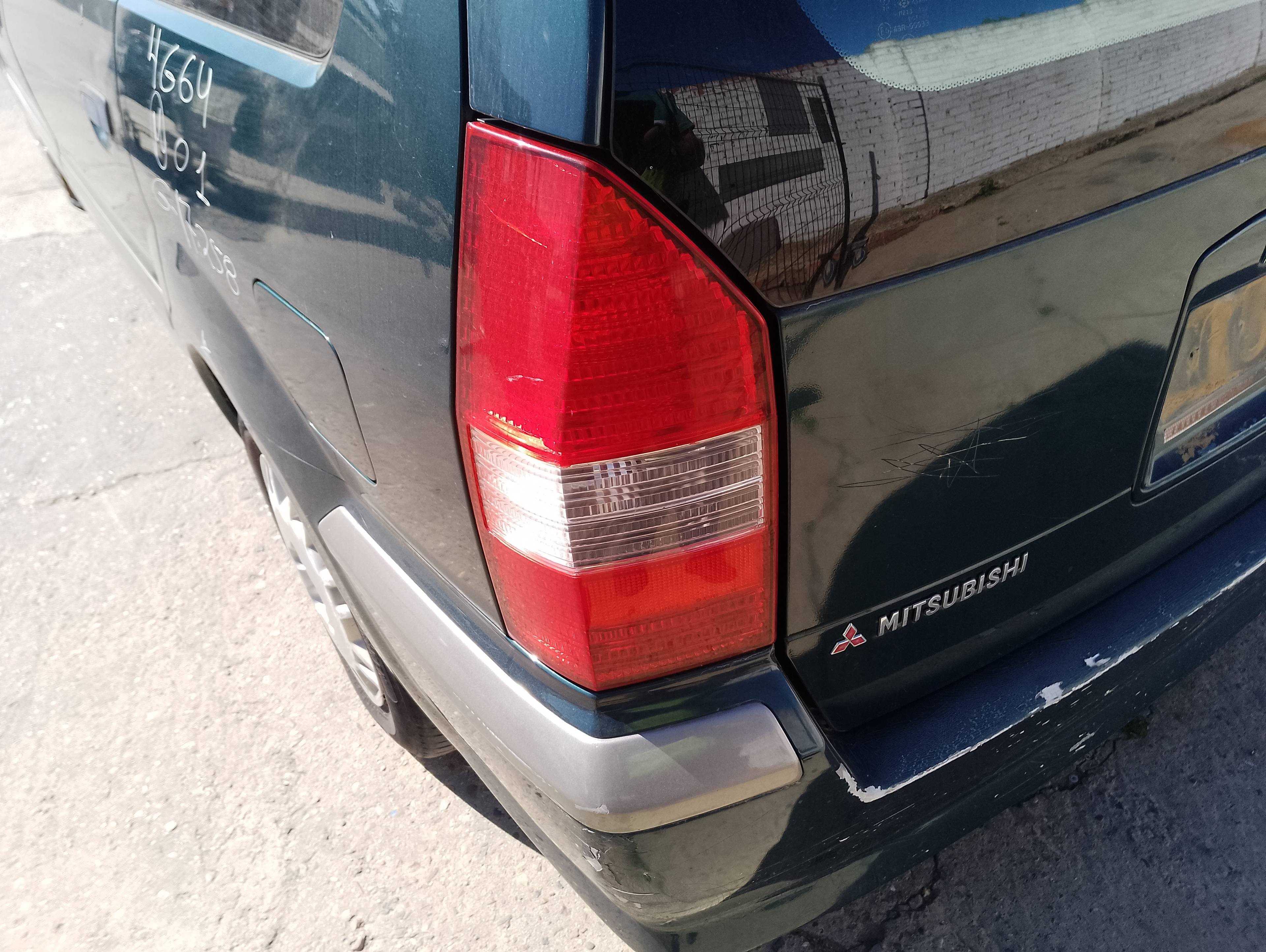 Recambio de piloto trasero izquierdo para mitsubishi space wagon (n80/n90) 2,4 glx referencia OEM IAM   