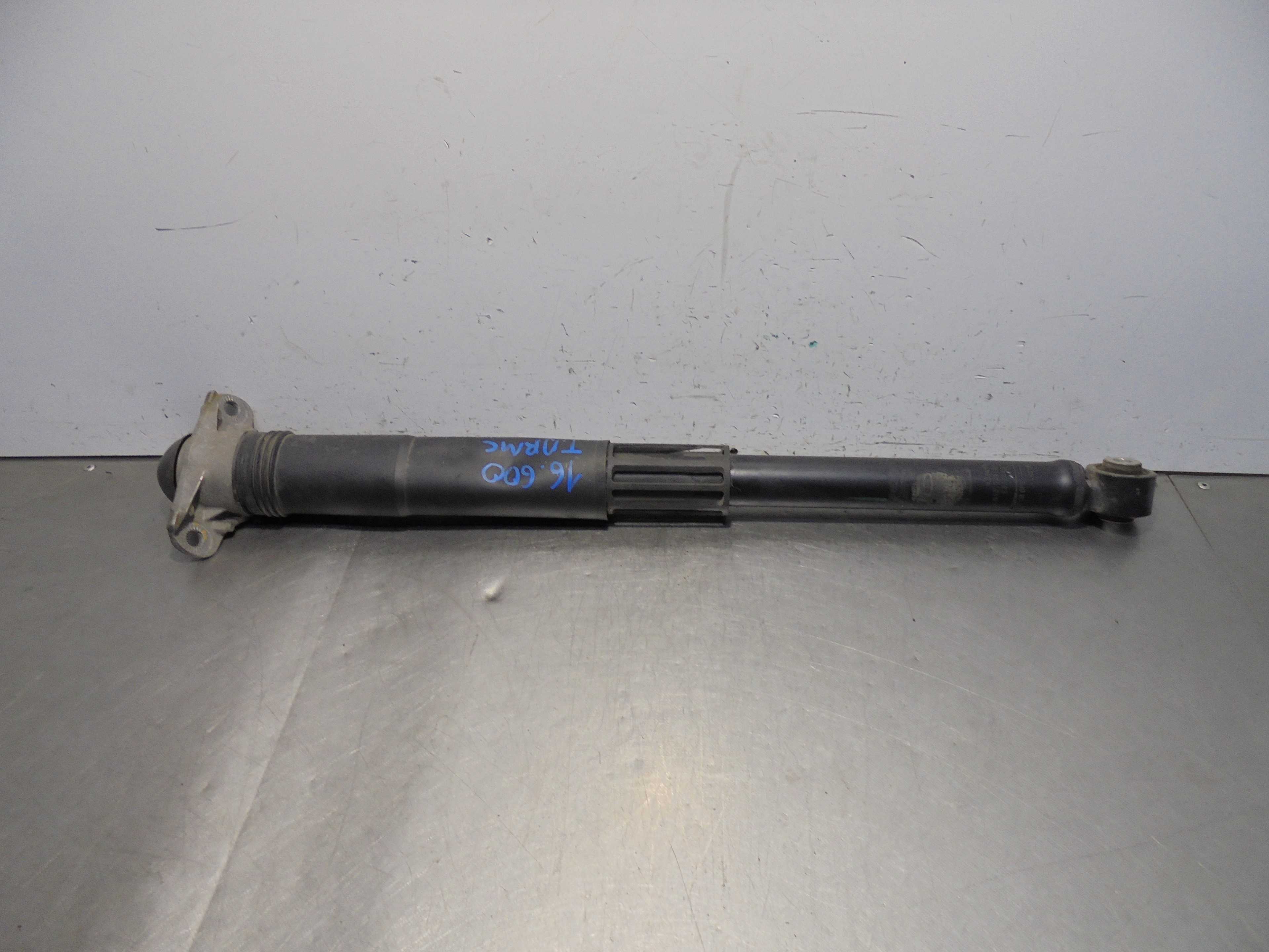 Recambio de amortiguador trasero derecho para seat arona fr referencia OEM IAM 2Q0513049AK  