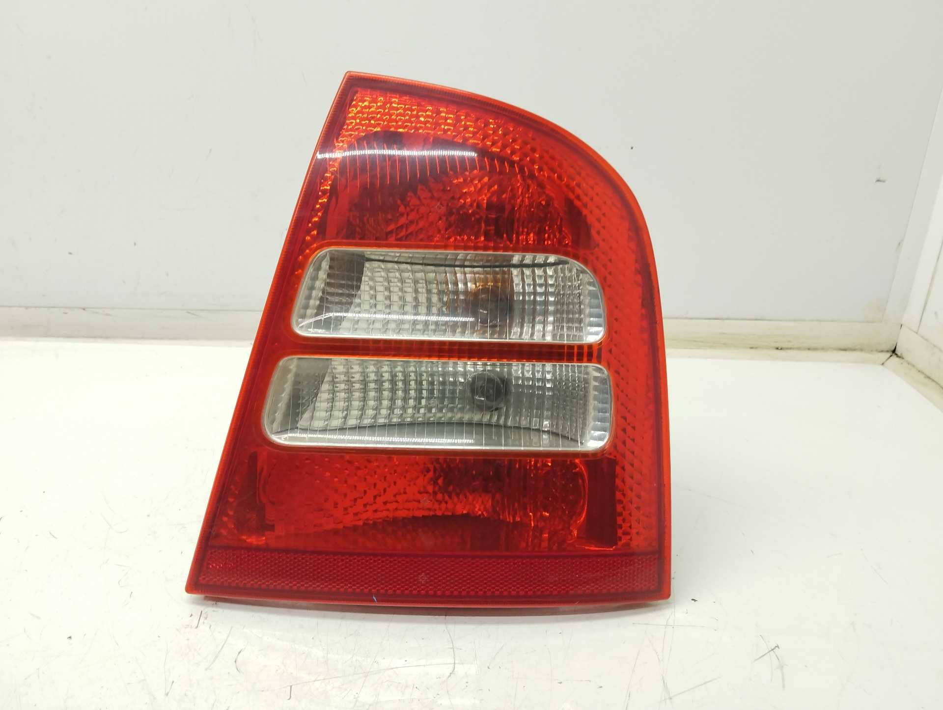 Recambio de piloto trasero derecho para skoda octavia berlina (1u2) ambiente referencia OEM IAM XU3X13404BA  