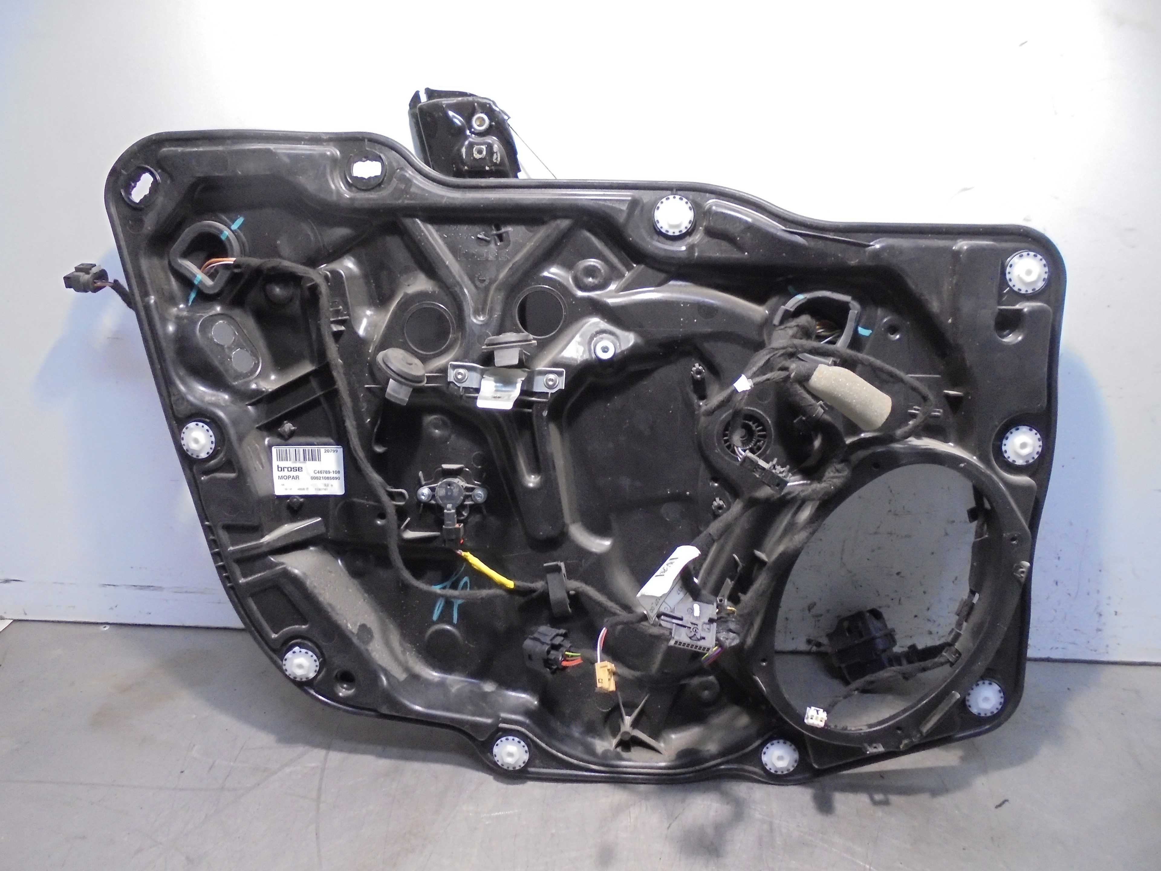 Recambio de elevalunas delantero izquierdo para jeep renegade 1.0 t-gdi cat referencia OEM IAM C46789108 BROSE 