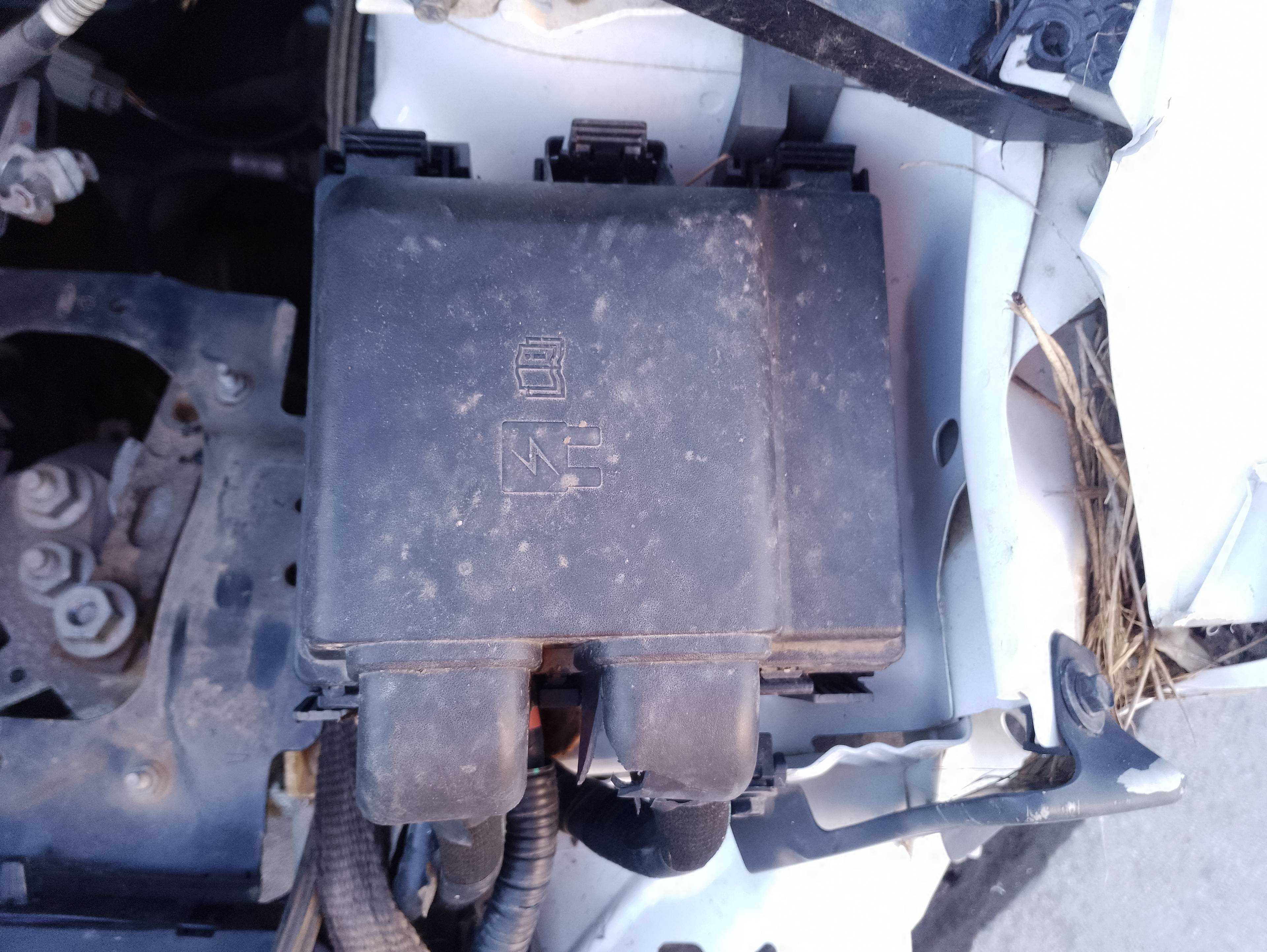 Recambio de caja reles / fusibles para ford puma hybrid st-line referencia OEM IAM   