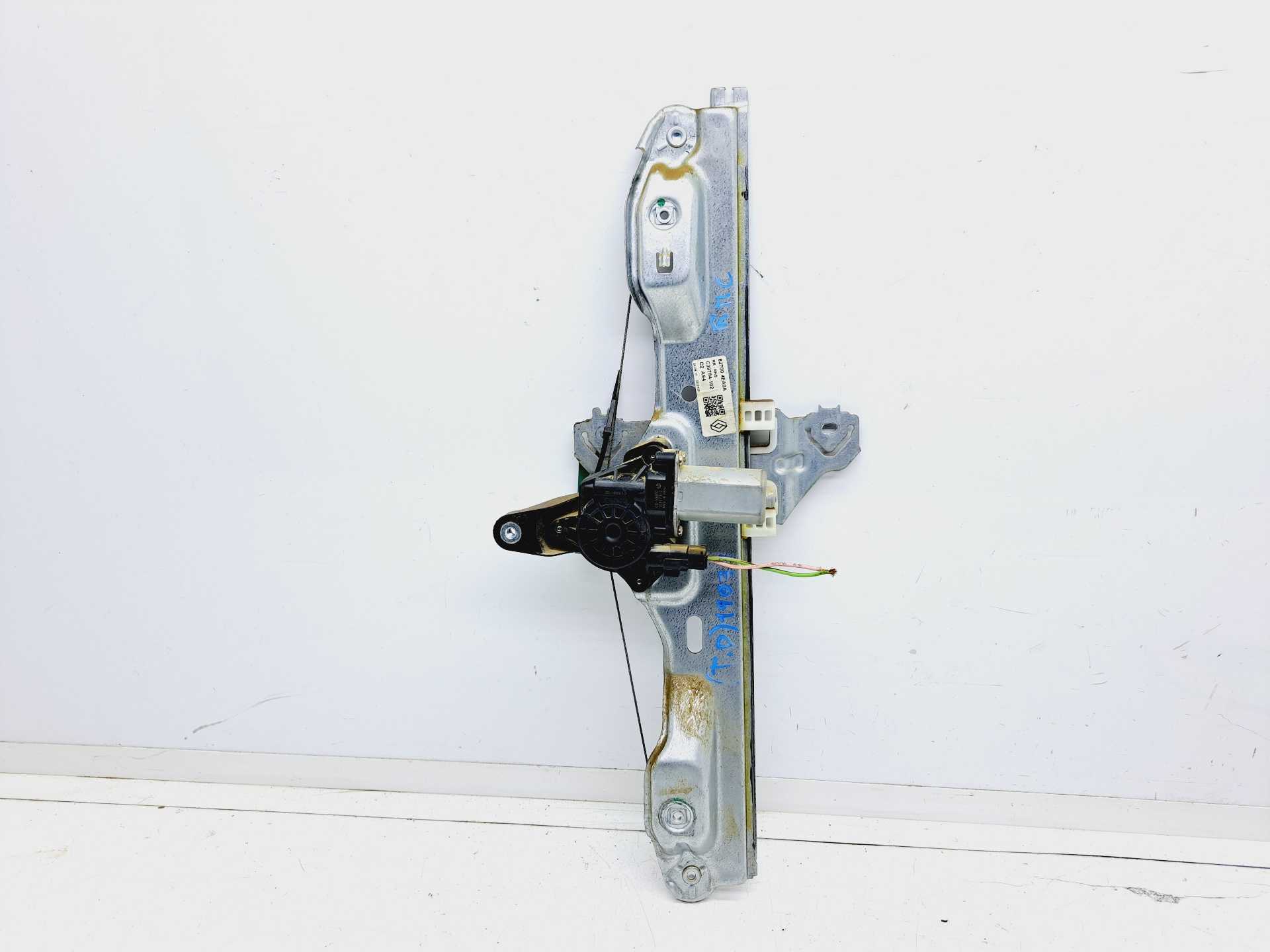 Recambio de elevalunas trasero derecho para renault kadjar bose edition referencia OEM IAM 827004EA0A  