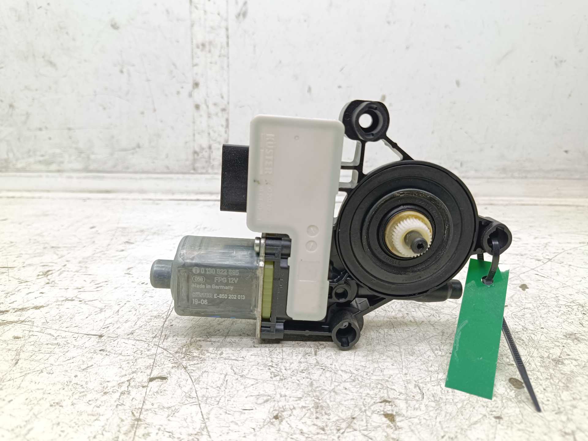 Recambio de motor elevalunas trasero izquierdo para volkswagen t-roc advance r-line referencia OEM IAM 5Q0959407  