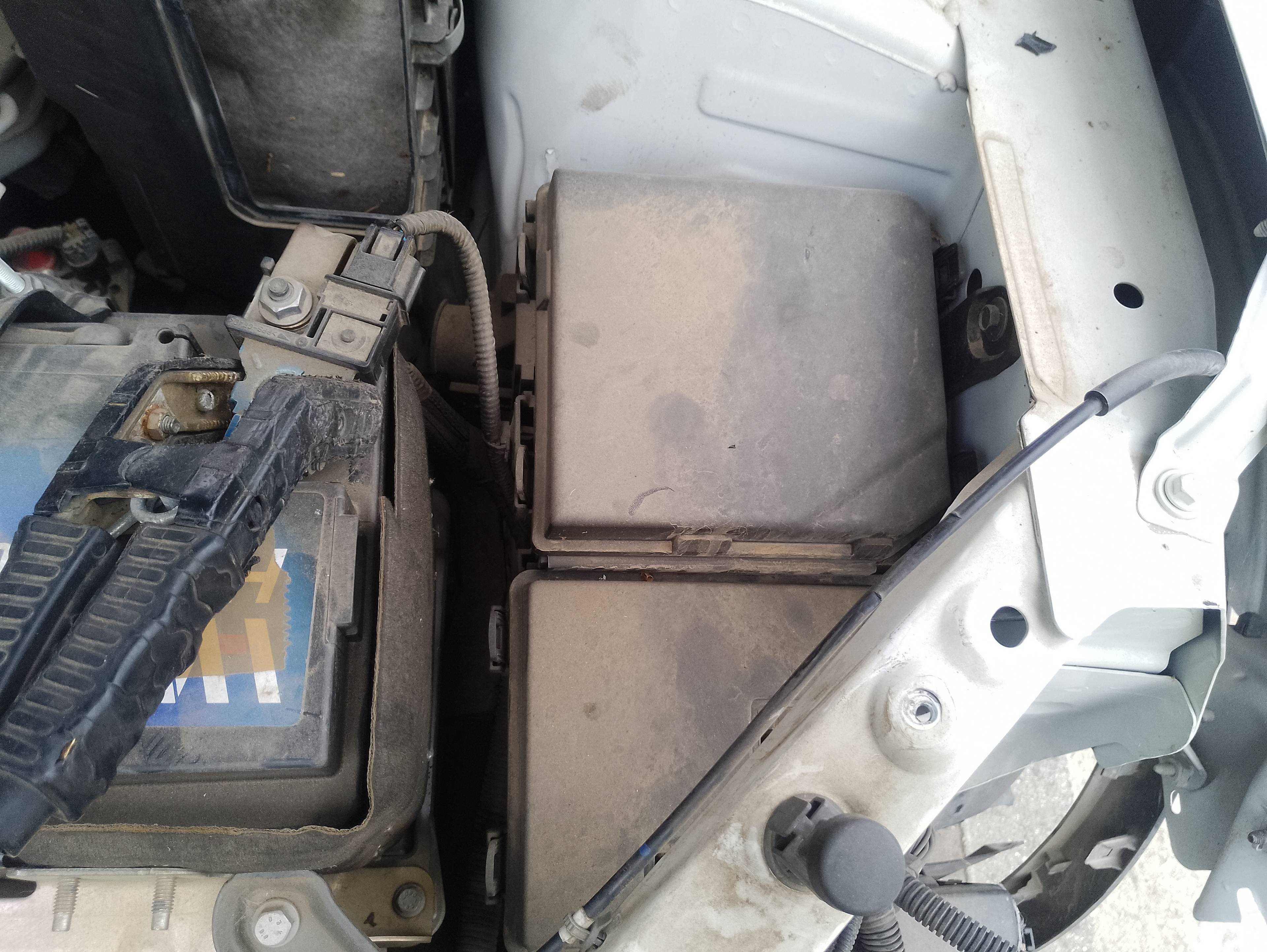 Recambio de caja reles / fusibles para renault kadjar bose edition referencia OEM IAM   
