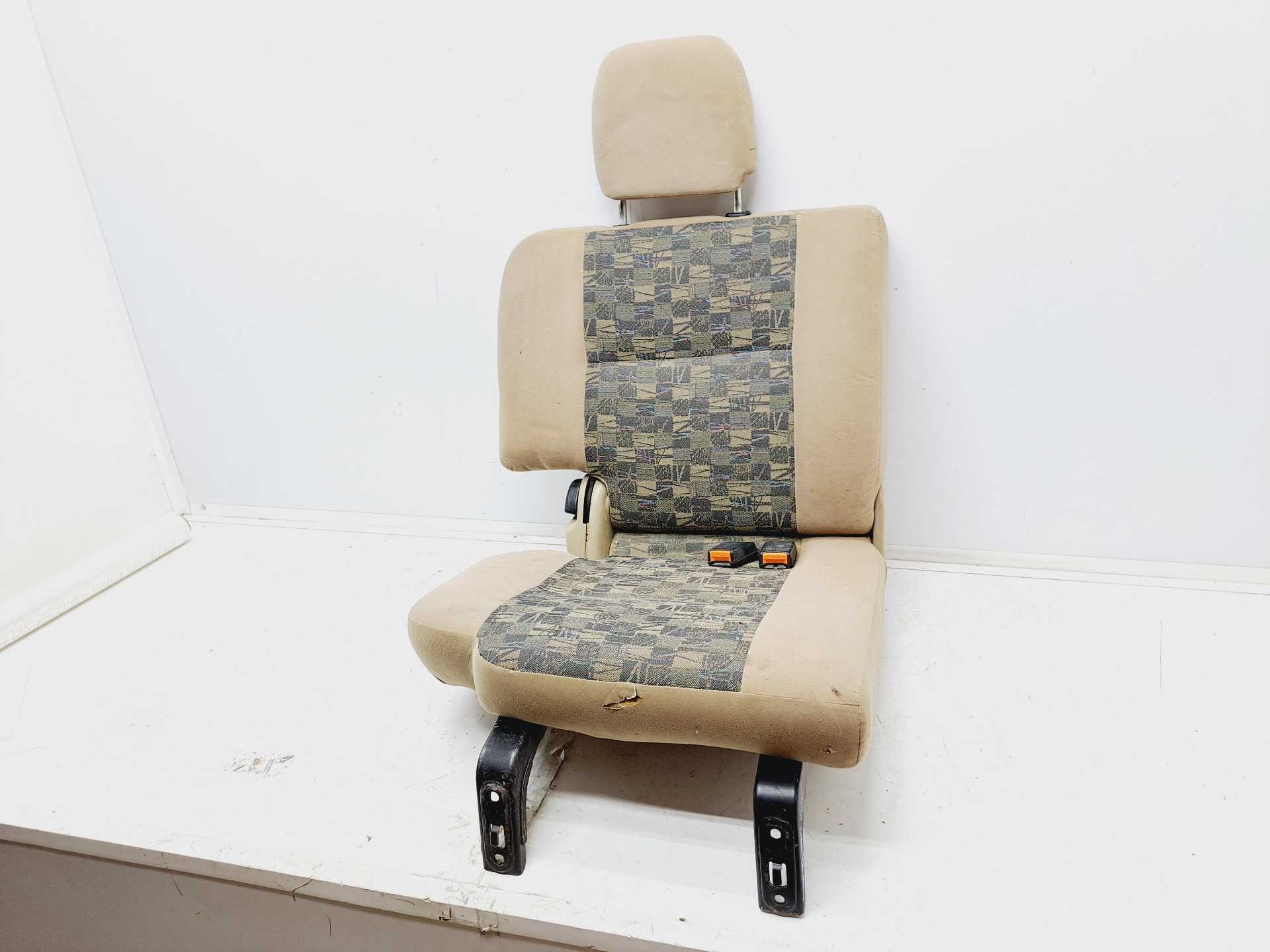 Recambio de asientos trasero derecho para nissan terrano/terrano.ii (r20) aventura referencia OEM IAM   