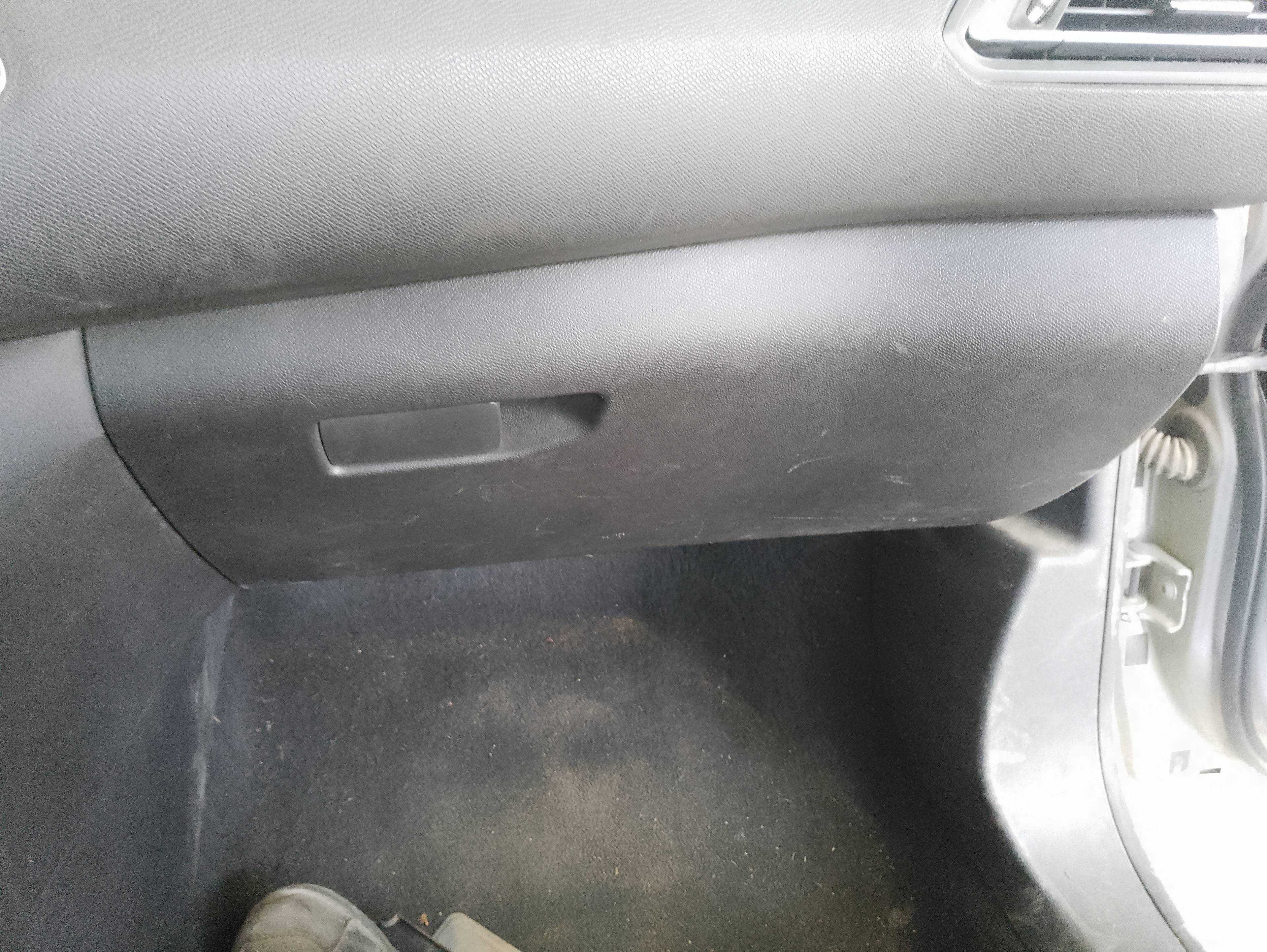 Recambio de guantera para peugeot 308 active referencia OEM IAM 9677995177  
