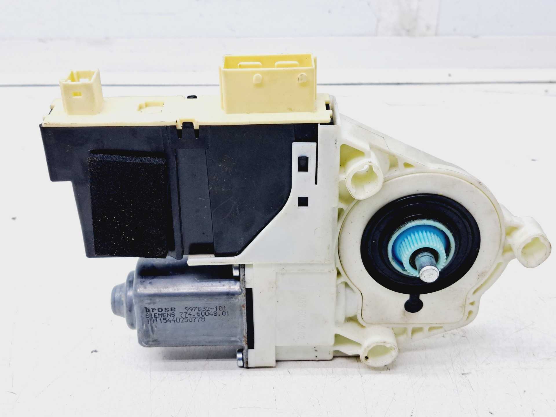 Recambio de motor elevalunas delantero izquierdo para citroën c4 berlina collection referencia OEM IAM 996385103  