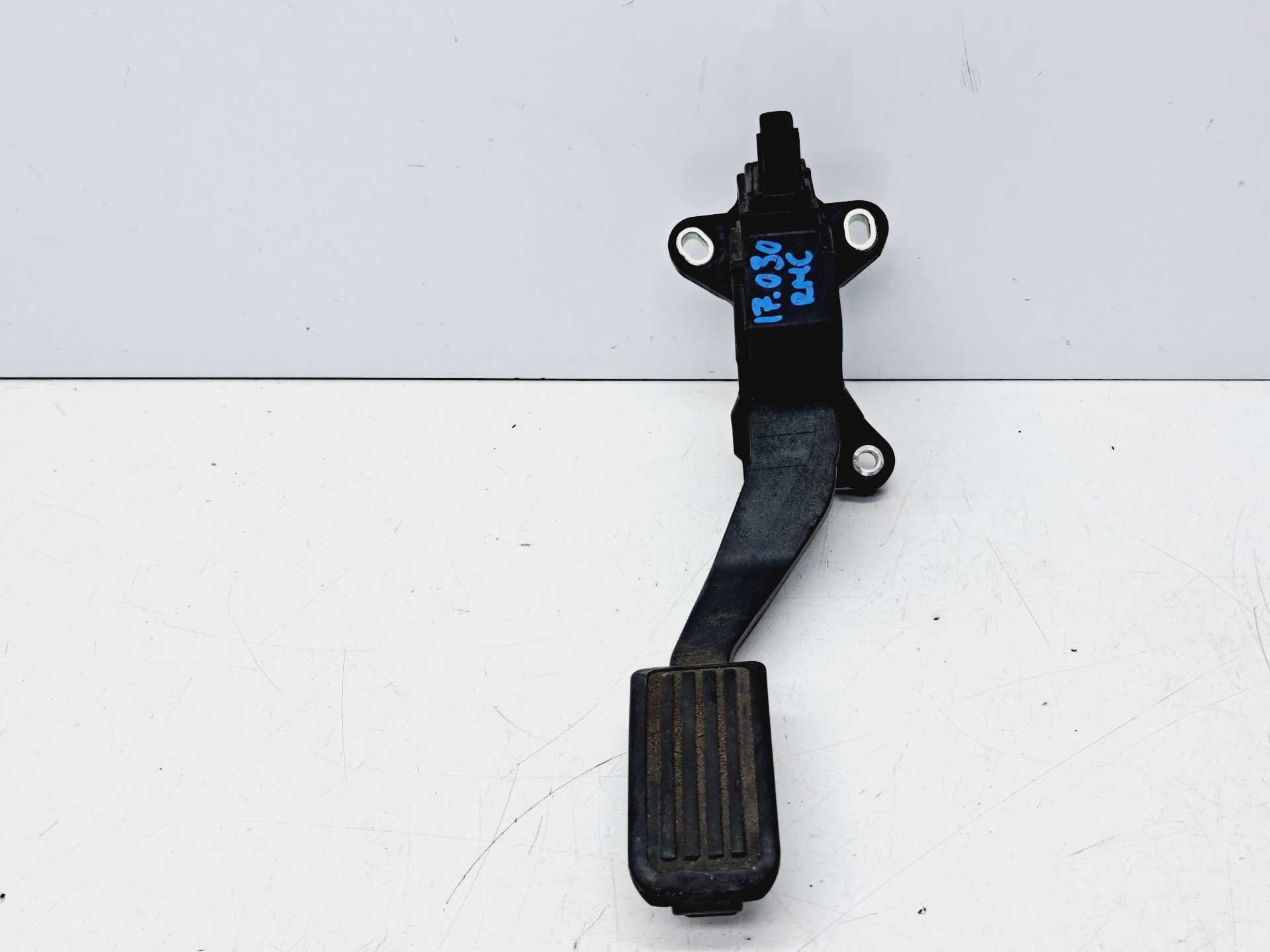 Recambio de pedal acelerador para toyota yaris 1.4 turbodiesel cat referencia OEM IAM 781100D030  