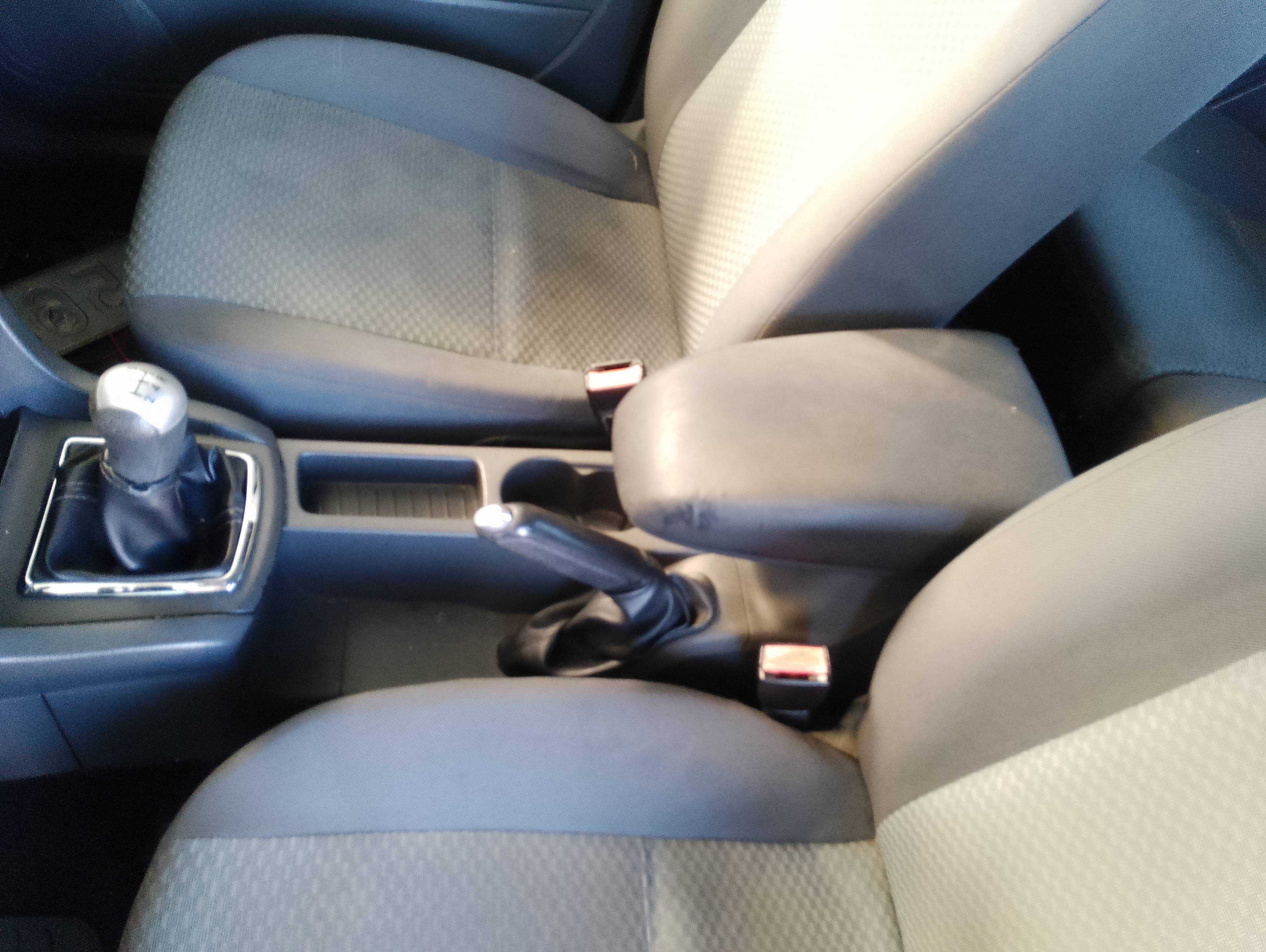 Recambio de apoyabrazos central para ford focus berlina (cap) ambiente (d) referencia OEM IAM   