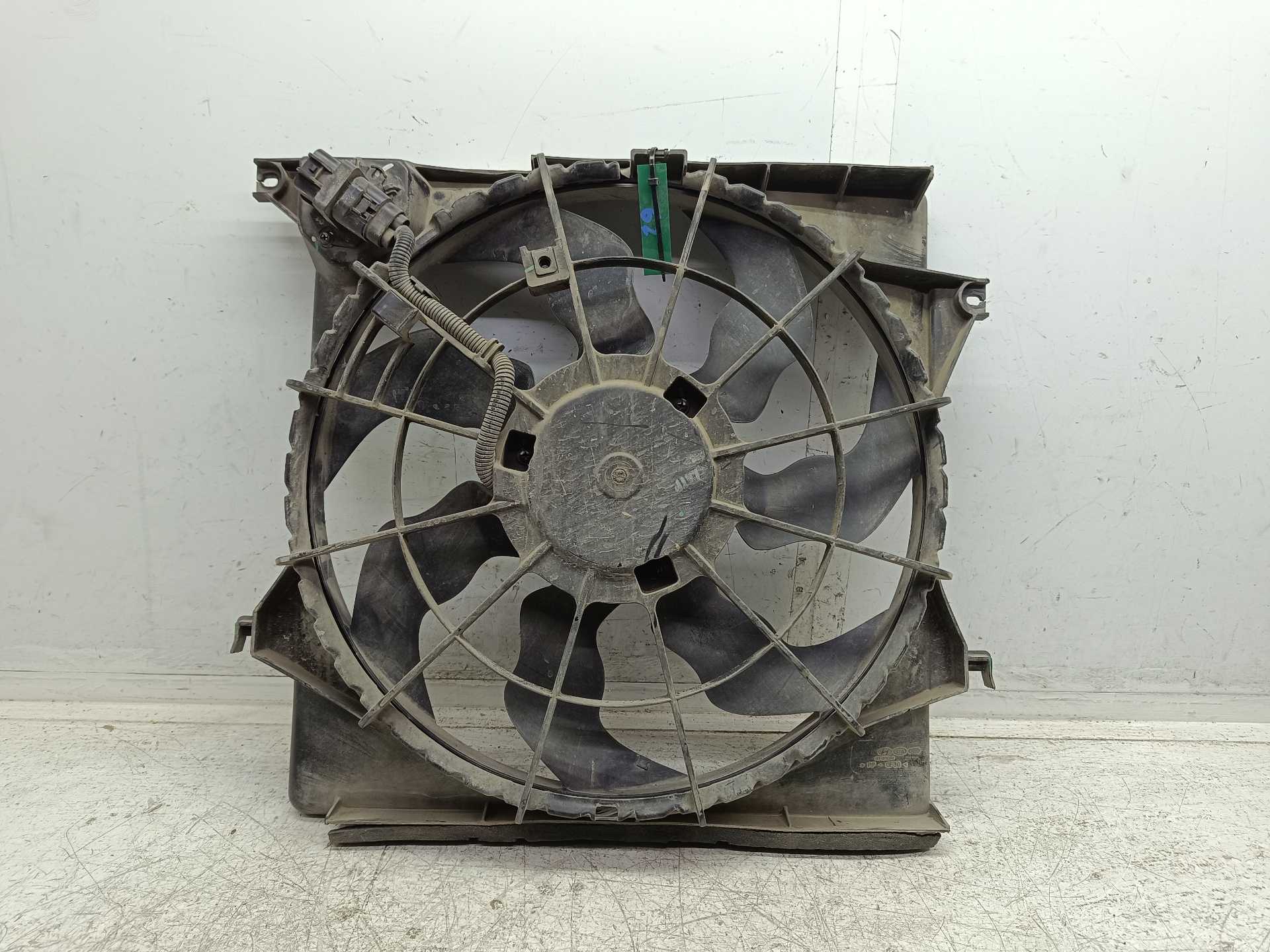 Recambio de electroventilador para kia sportage business 2wd referencia OEM IAM  253802Y000 