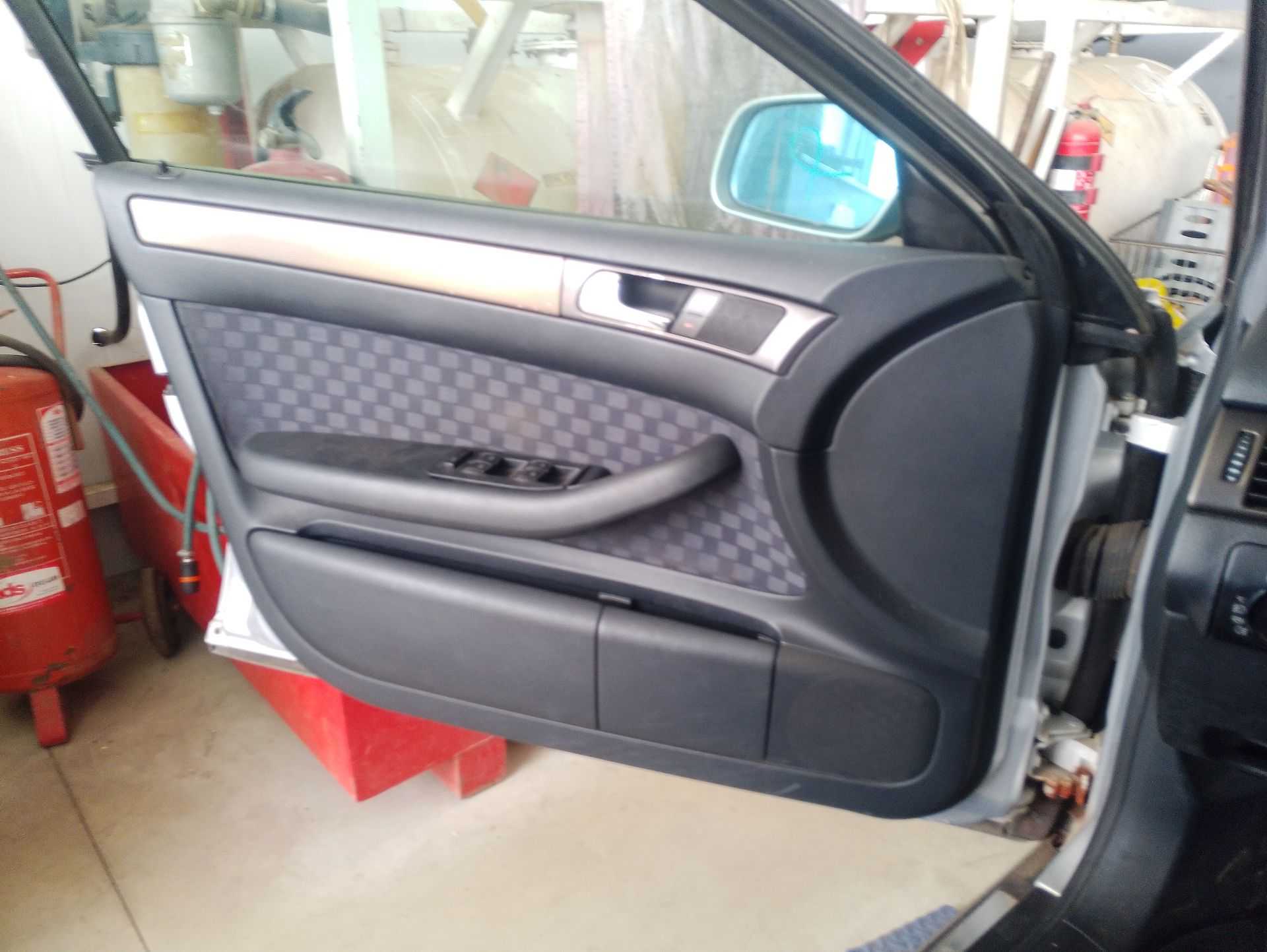 Recambio de guarnecido puerta delantera izquierda para audi a6 c5 (4b2, 4b4) 2.5 tdi referencia OEM IAM   