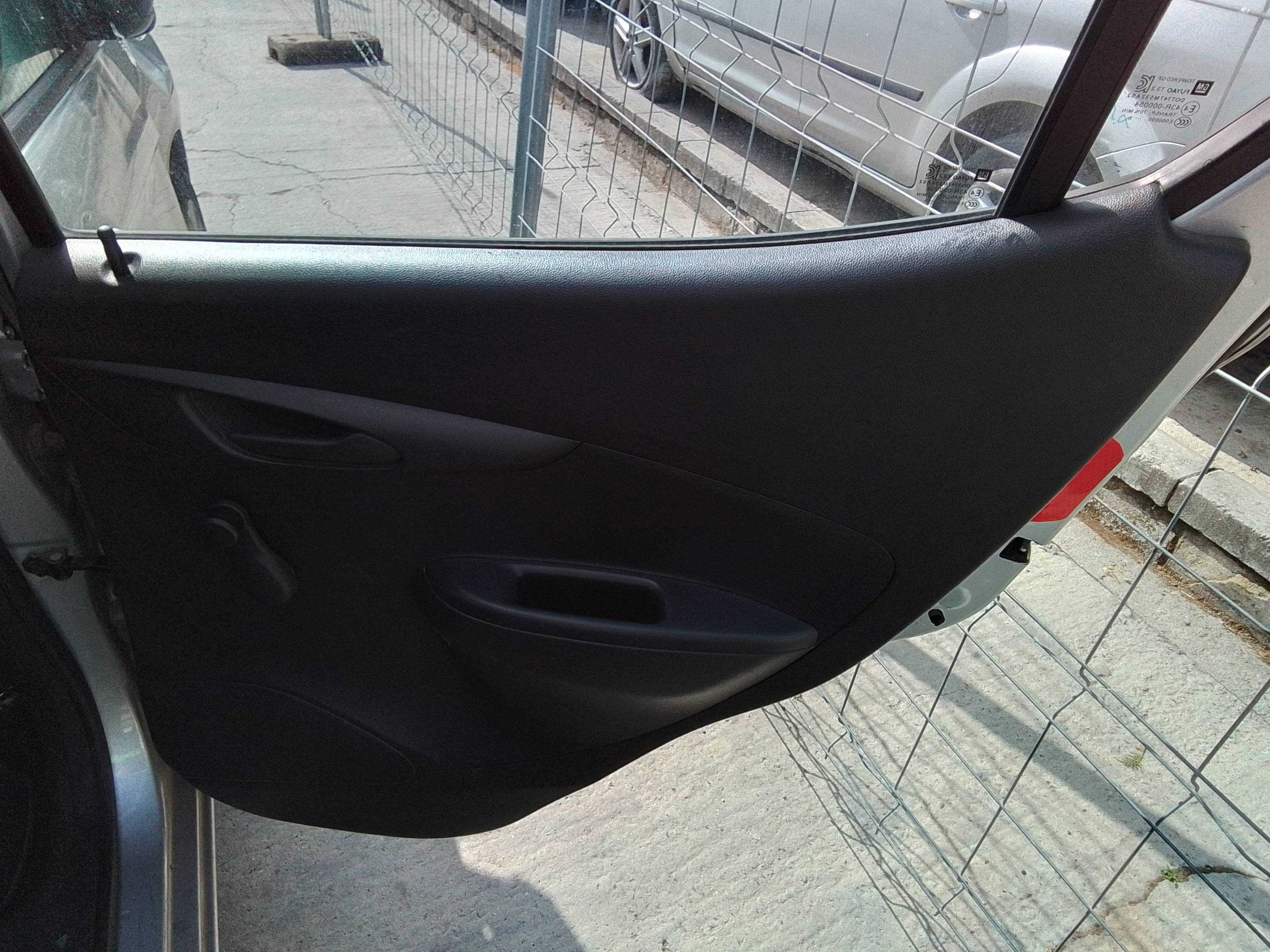 Recambio de guarnecido puerta trasera derecha para opel karl edition referencia OEM IAM   