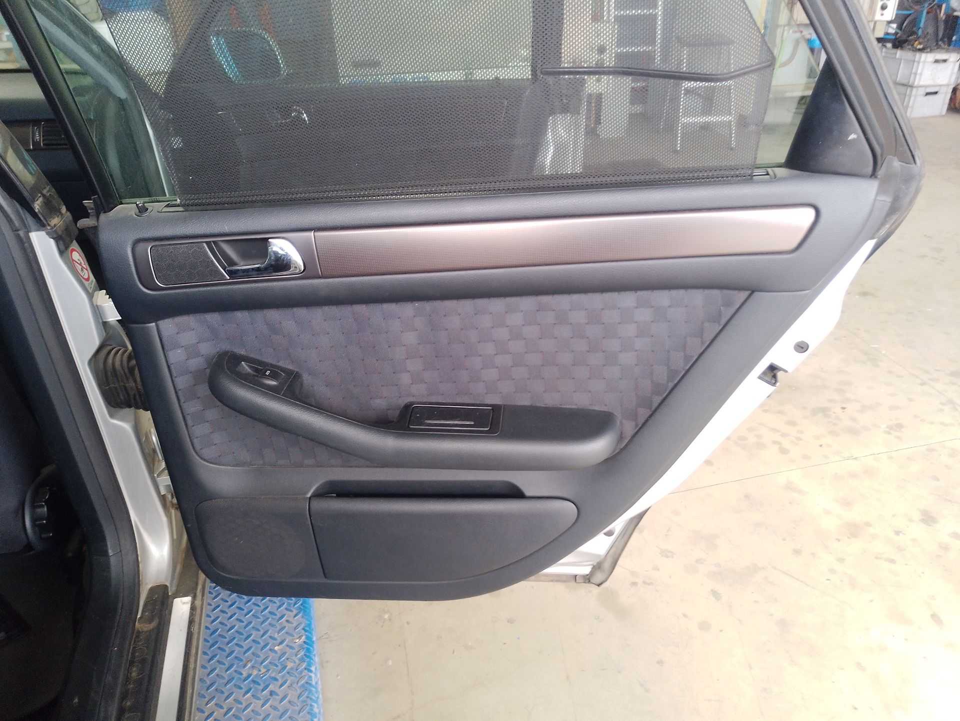 Recambio de guarnecido puerta trasera derecha para audi a6 c5 (4b2, 4b4) 2.5 tdi referencia OEM IAM   