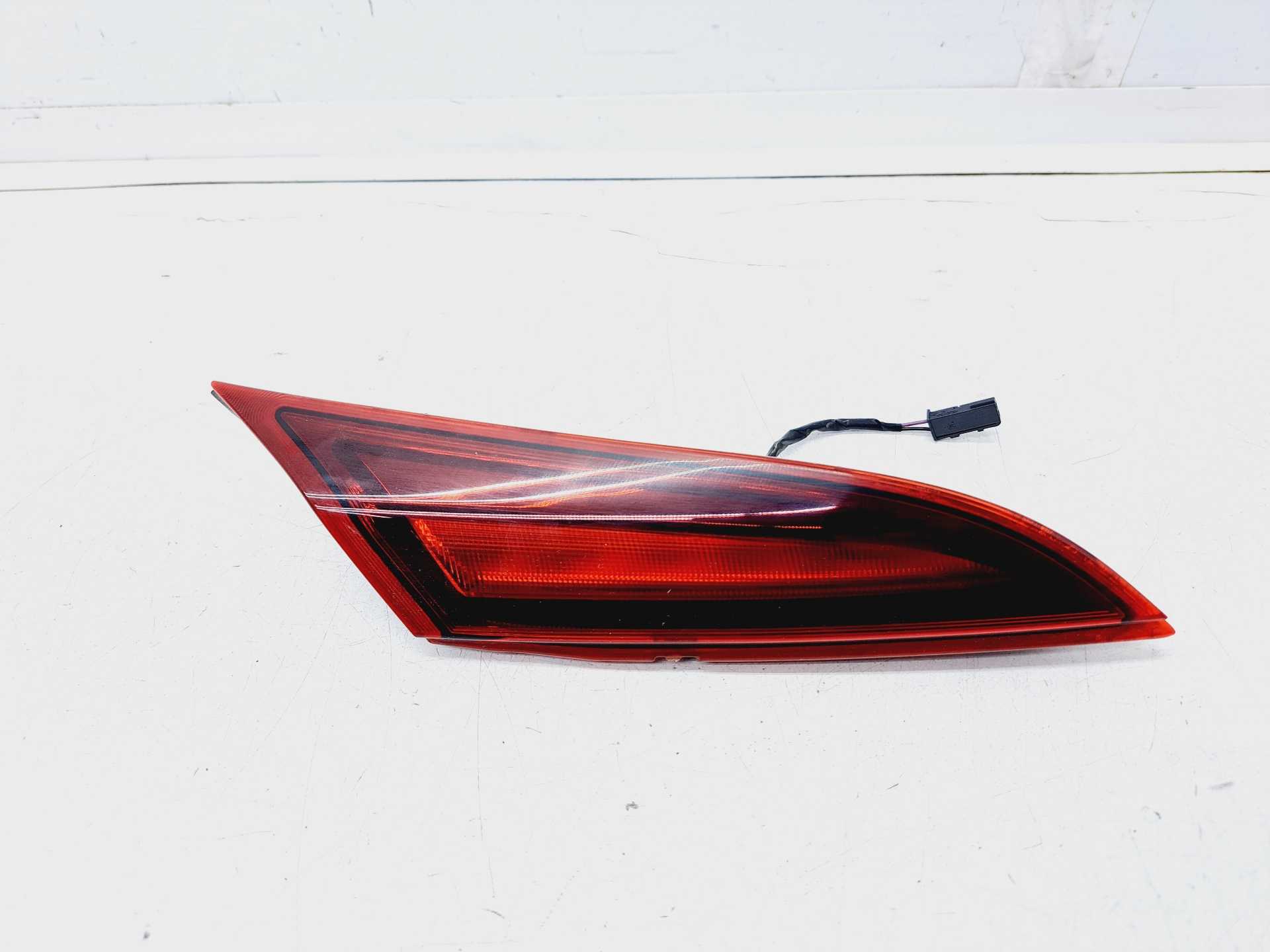 Recambio de piloto porton trasero izquierdo para opel insignia berlina selective referencia OEM IAM 39024220ECE 21080105 