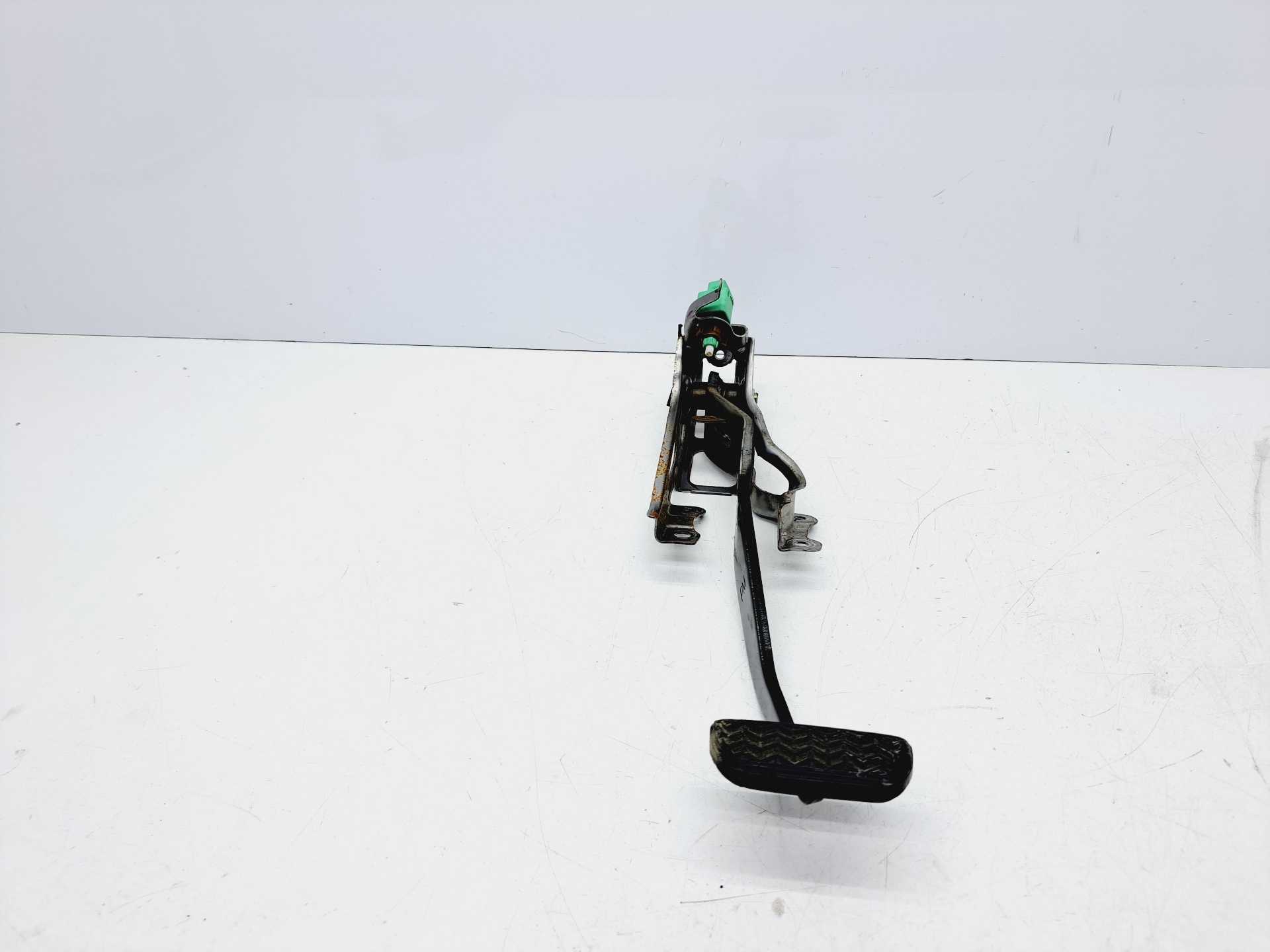Recambio de pedal freno para toyota yaris 1.4 turbodiesel cat referencia OEM IAM  471010D080 