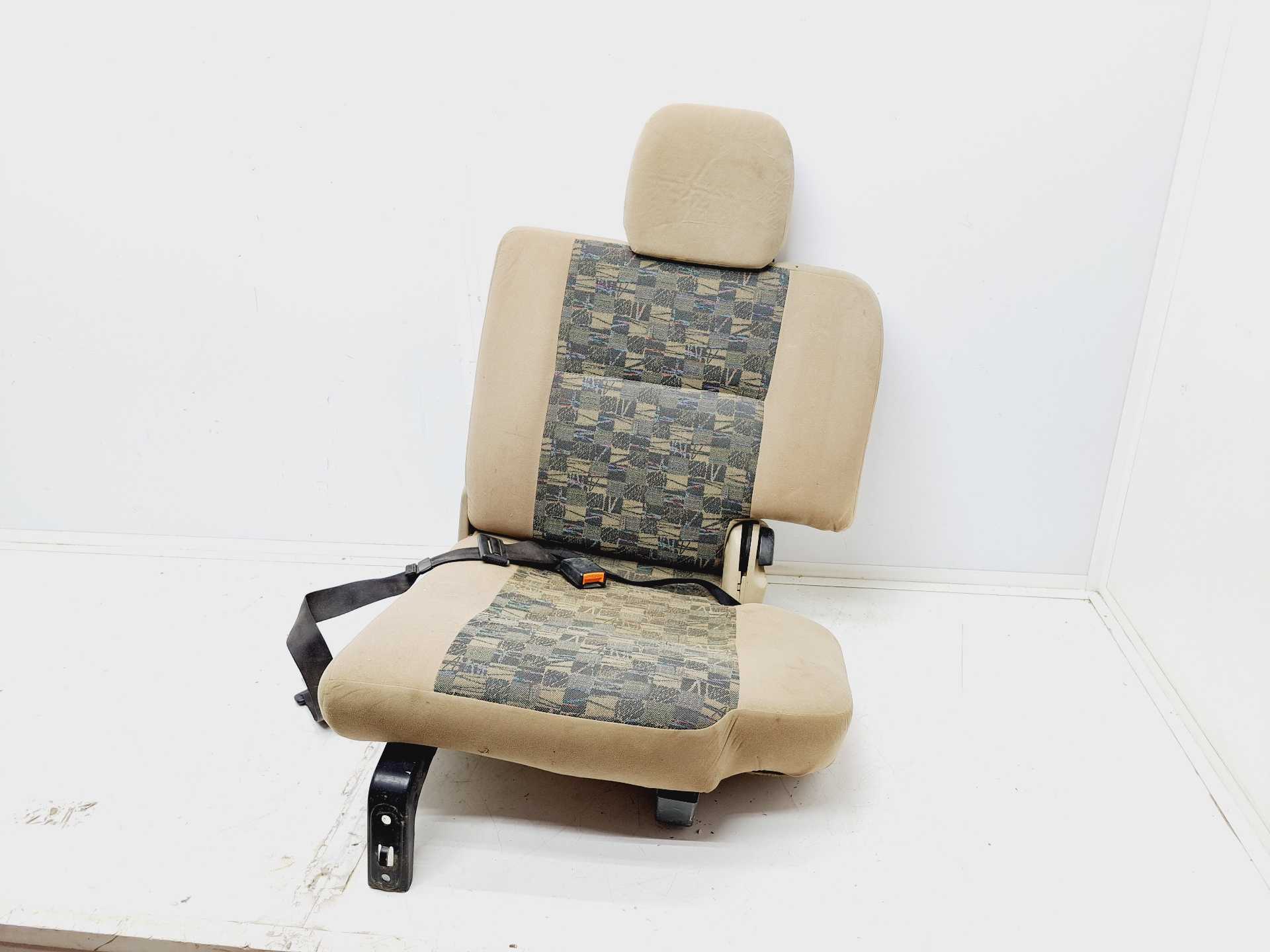 Recambio de asientos trasero izquierdo para nissan terrano/terrano.ii (r20) aventura referencia OEM IAM   