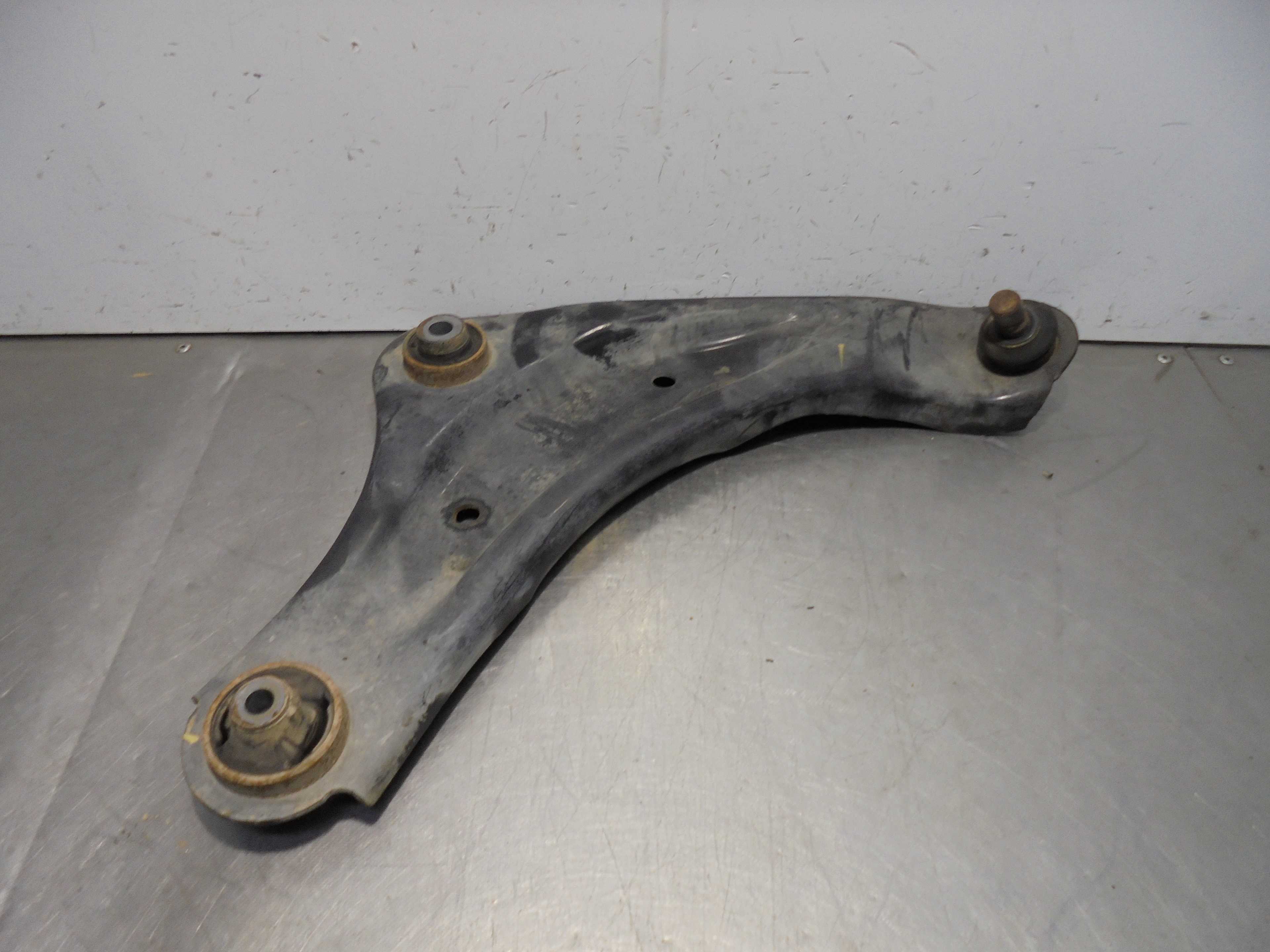 Recambio de brazo suspension inferior delantero derecho para nissan juke (f15) 1.6 cat referencia OEM IAM   