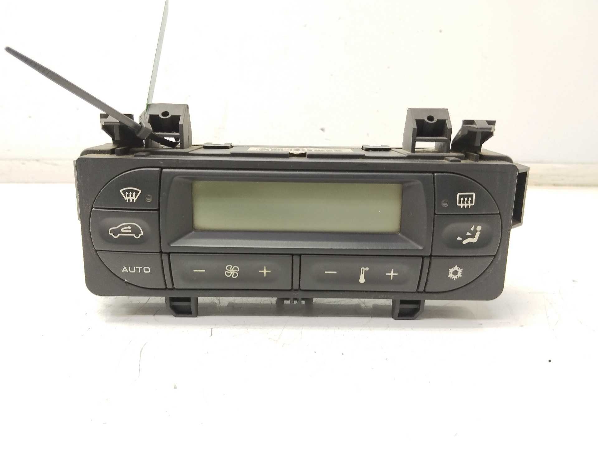 Recambio de mando climatizador para citroën c3 1.4 exclusive referencia OEM IAM 96377774XT A86RFTA0 69210001