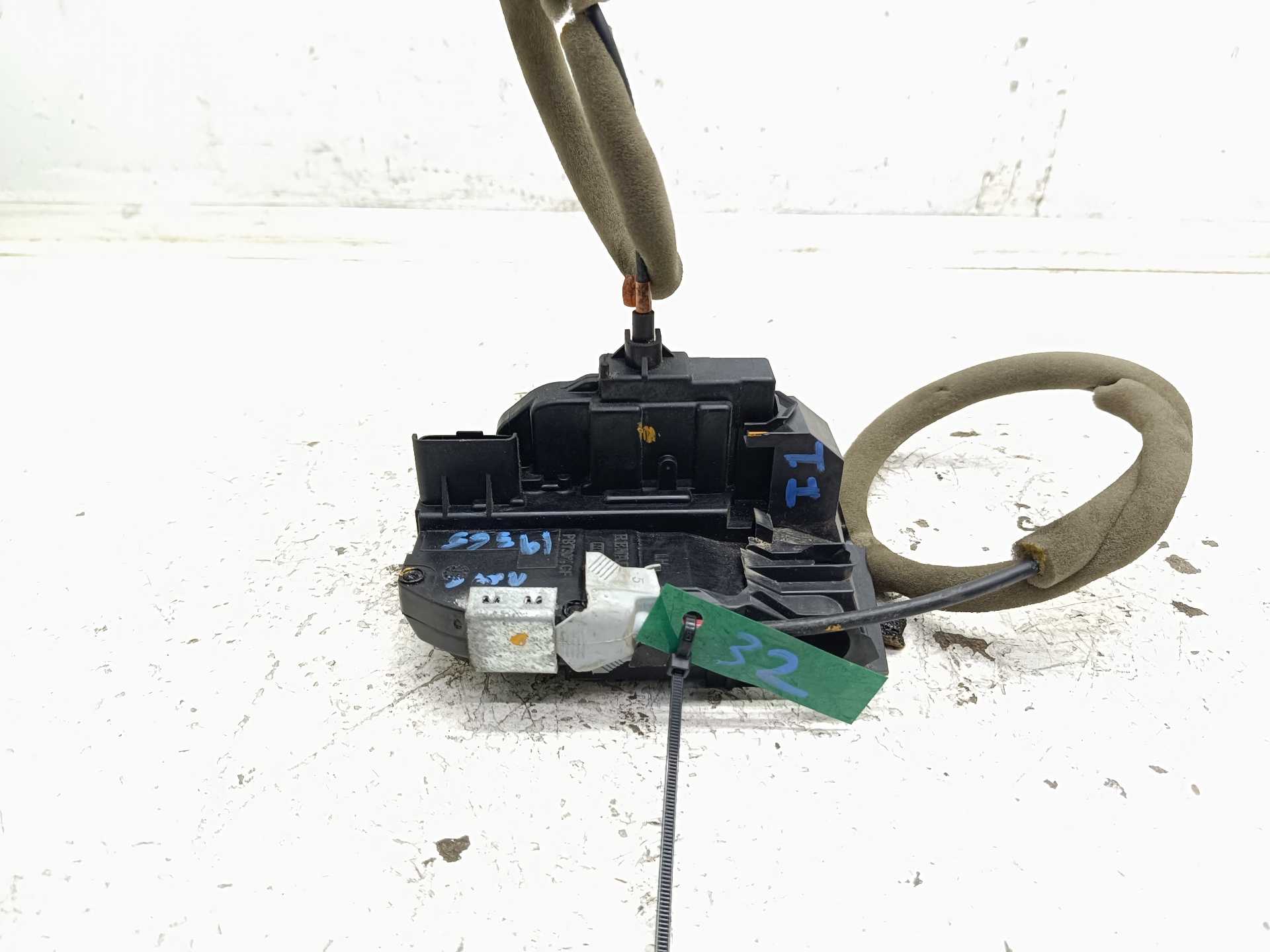 Recambio de cerradura puerta trasera izquierda para renault kadjar bose edition referencia OEM IAM   